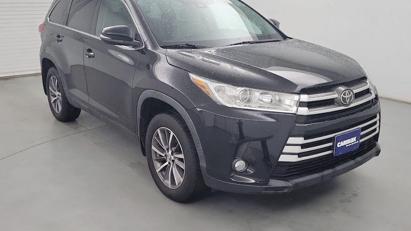 2019 Toyota Highlander XLE Hero Image
