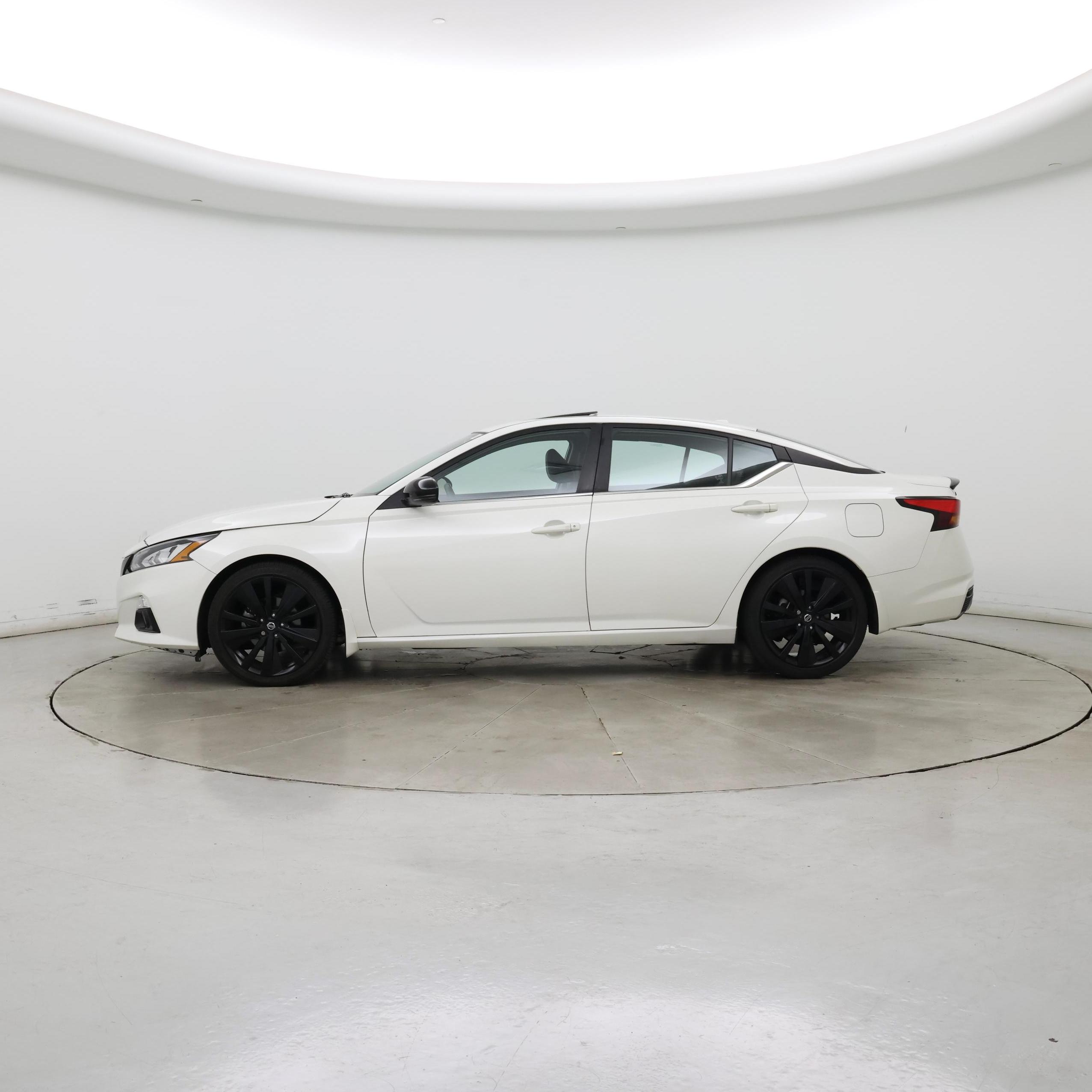 Thumbnail: 2022 Nissan Altima - 3