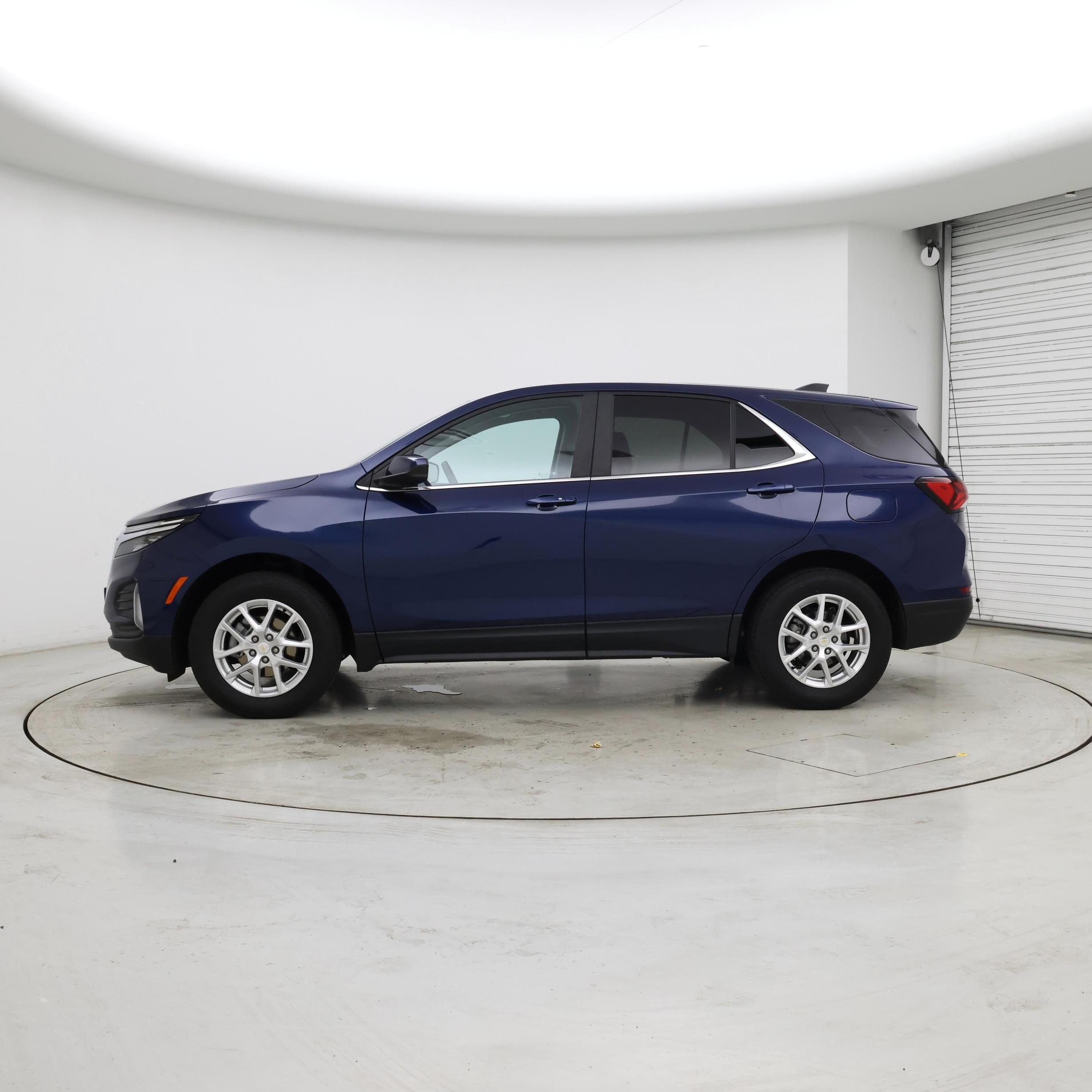 Thumbnail: 2022 Chevrolet Equinox - 3
