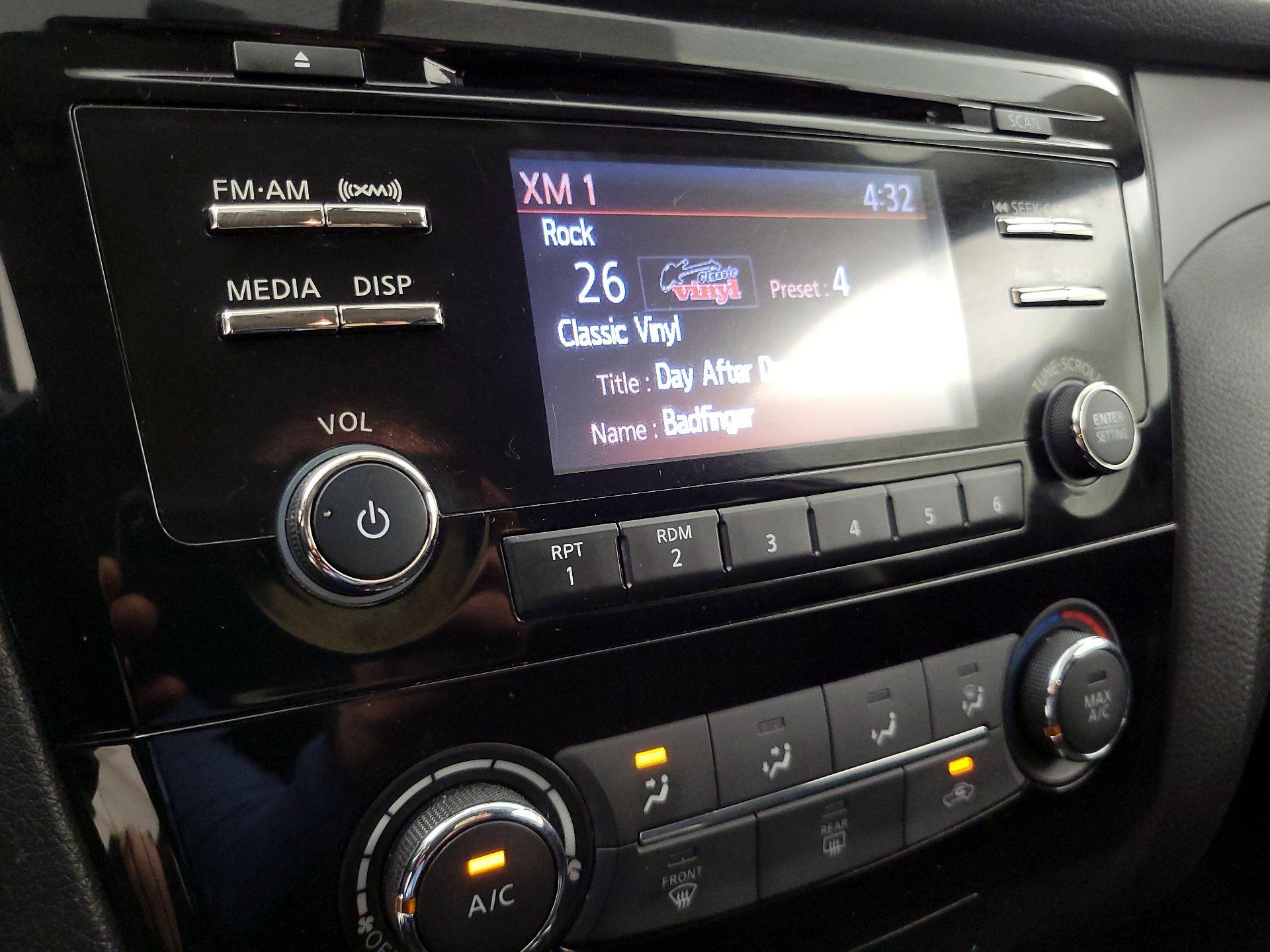 Thumbnail: 2015 Nissan Rogue - 15