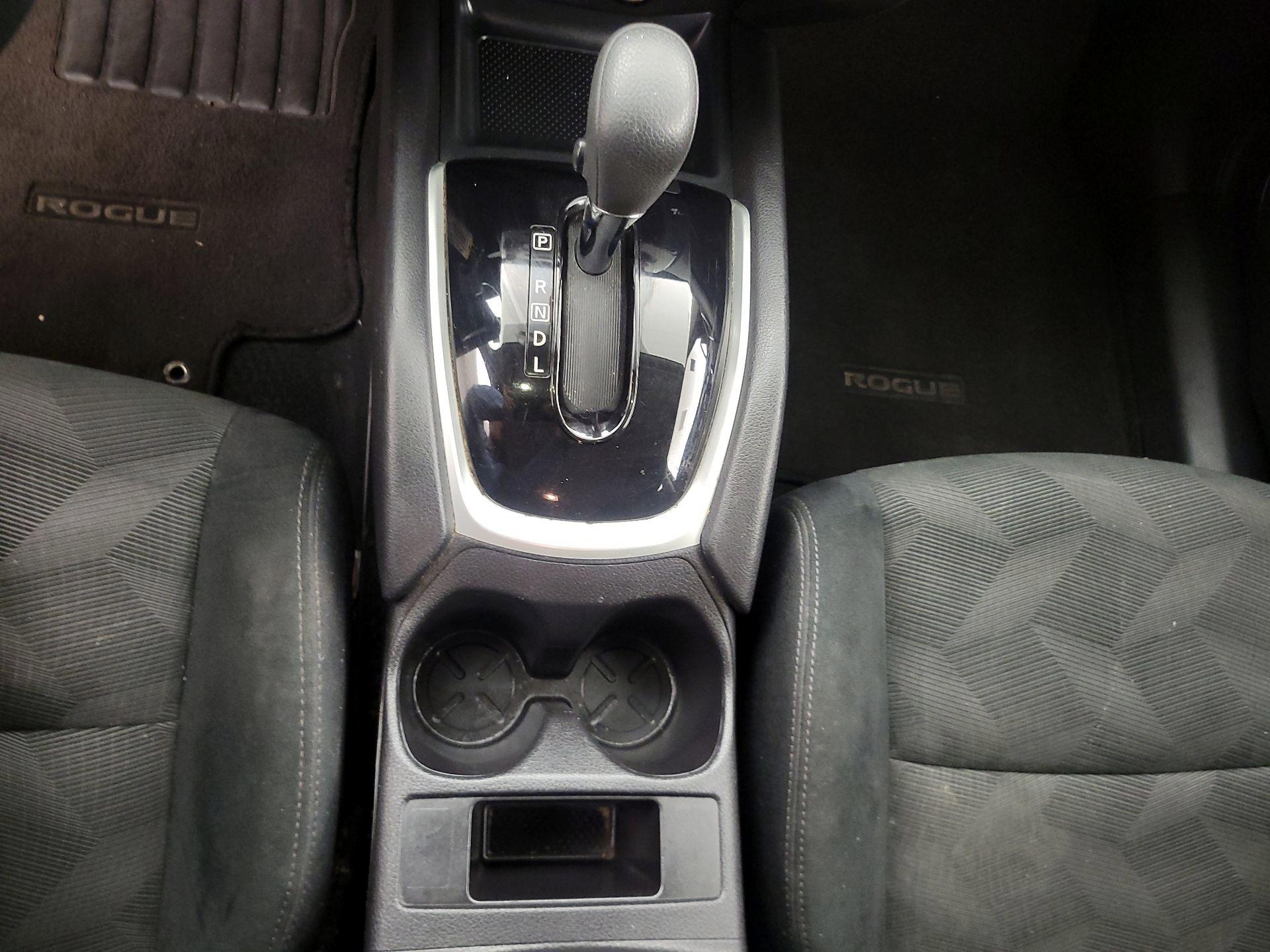 Thumbnail: 2015 Nissan Rogue - 17