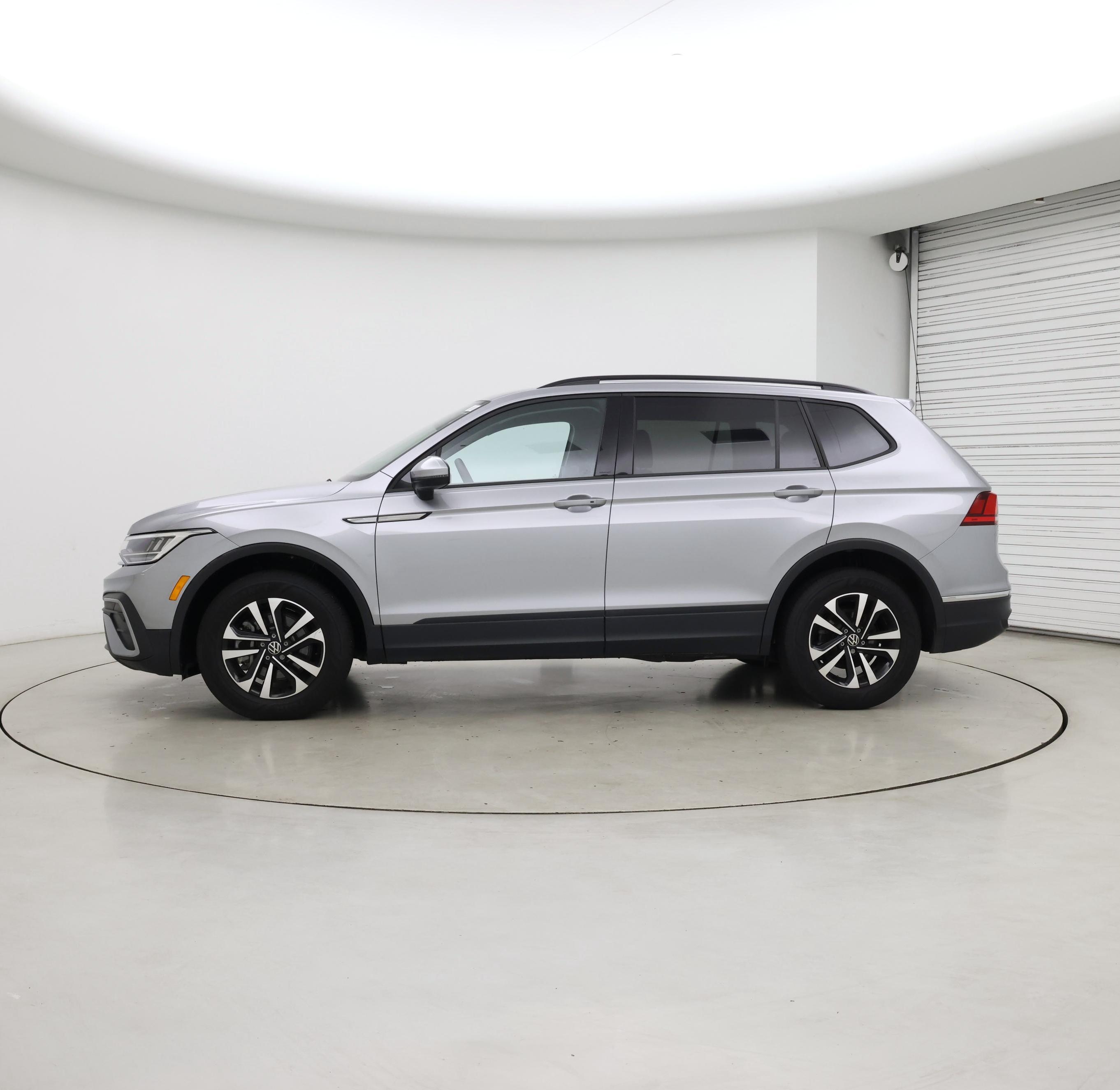 Thumbnail: 2024 Volkswagen Tiguan - 3