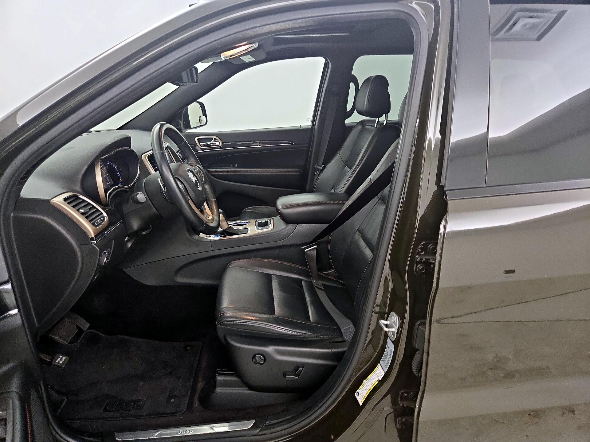 Thumbnail: 2016 Jeep Grand Cherokee - 11