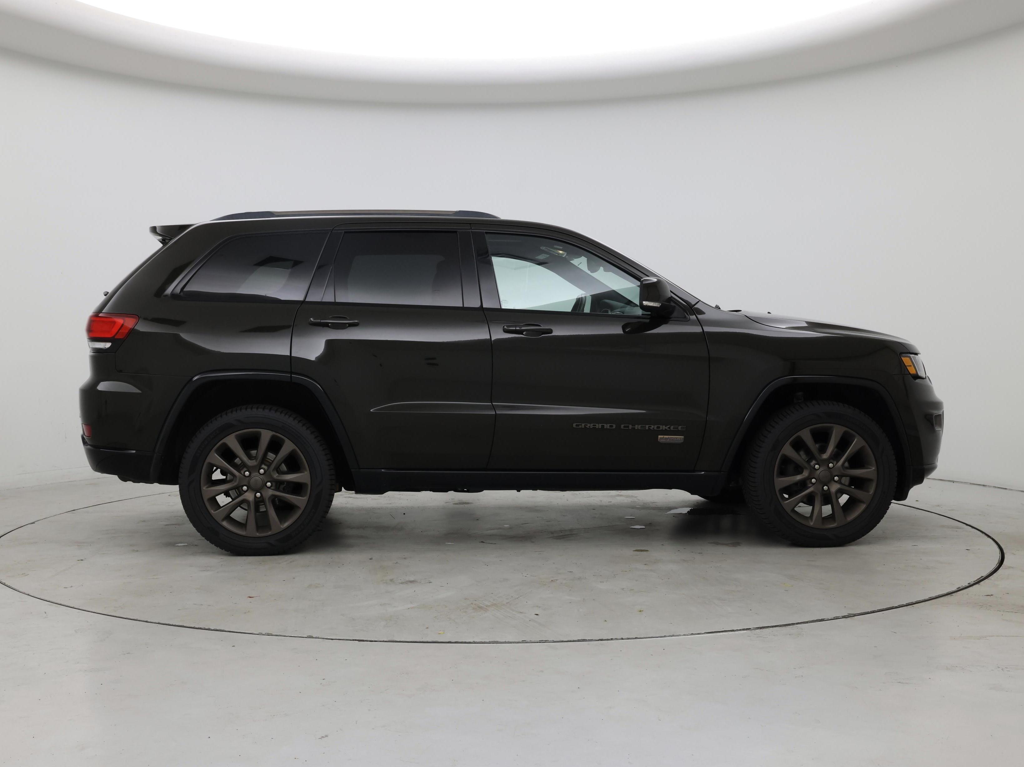 Thumbnail: 2016 Jeep Grand Cherokee - 7