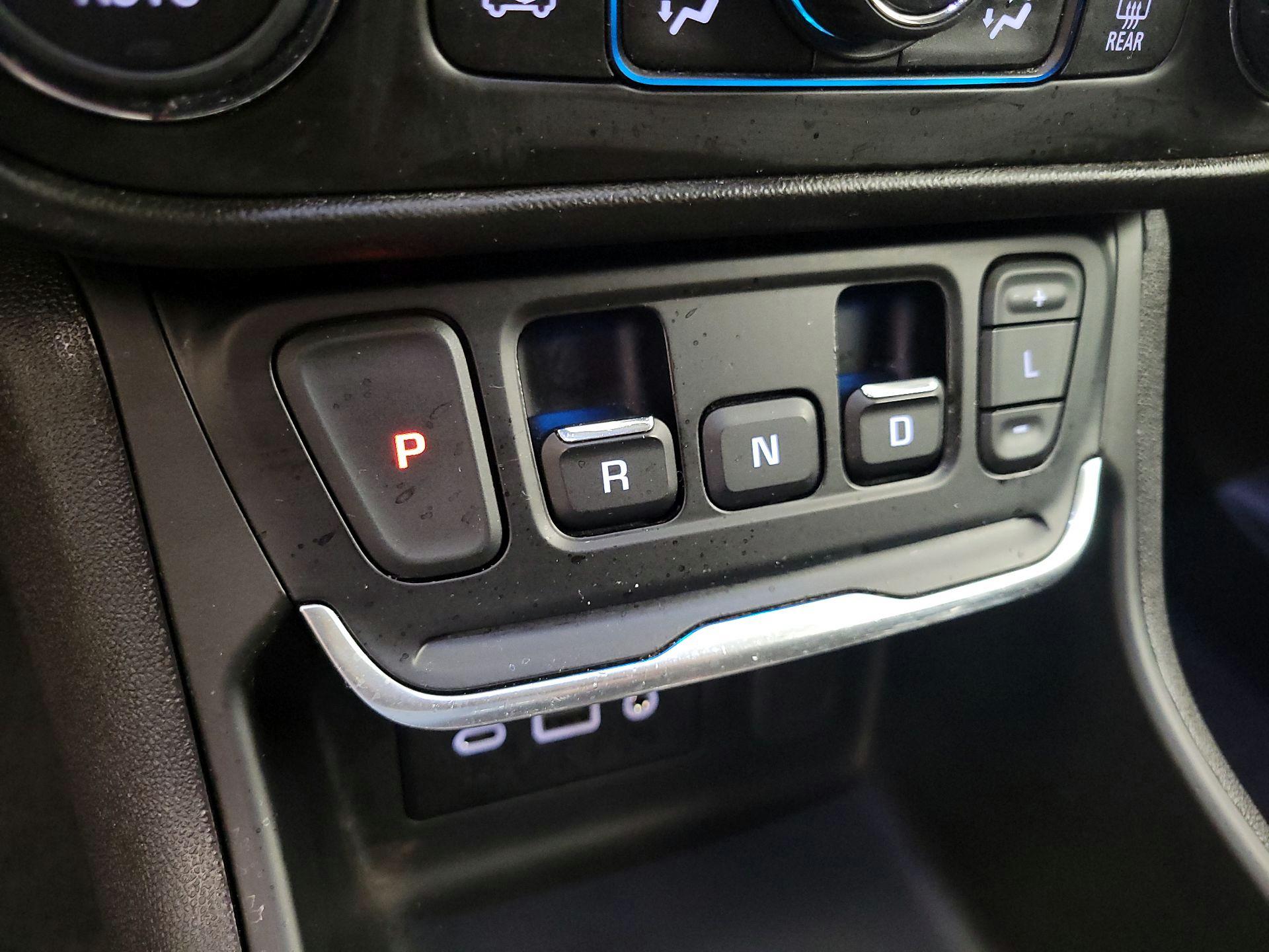 Thumbnail: 2020 GMC Terrain - 17