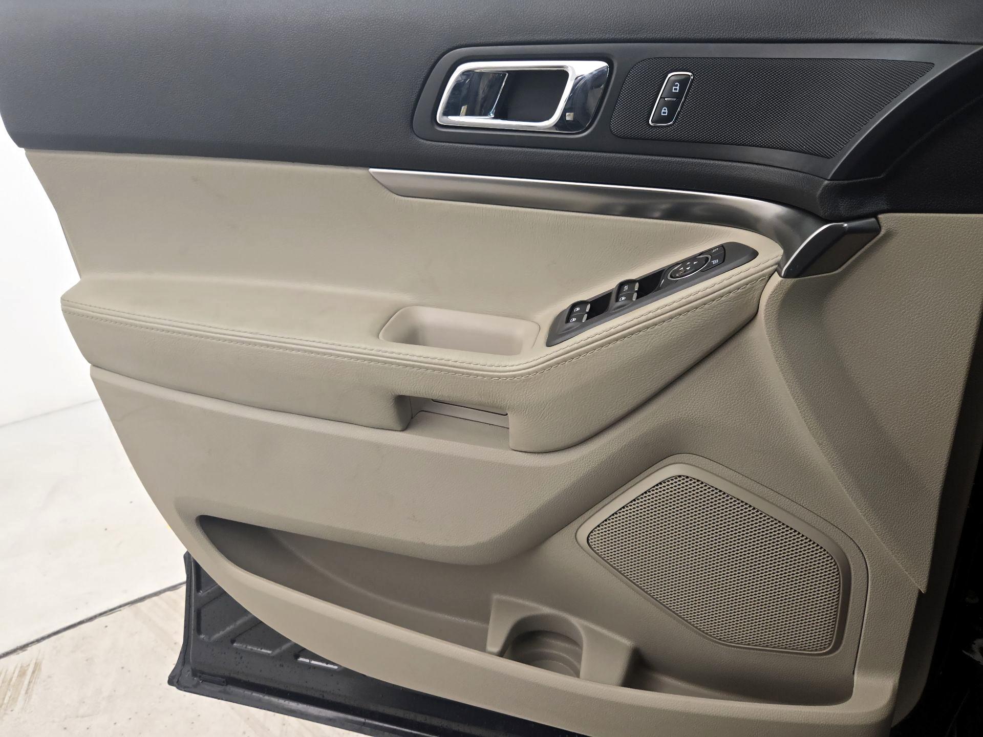 Thumbnail: 2015 Ford Explorer - 12