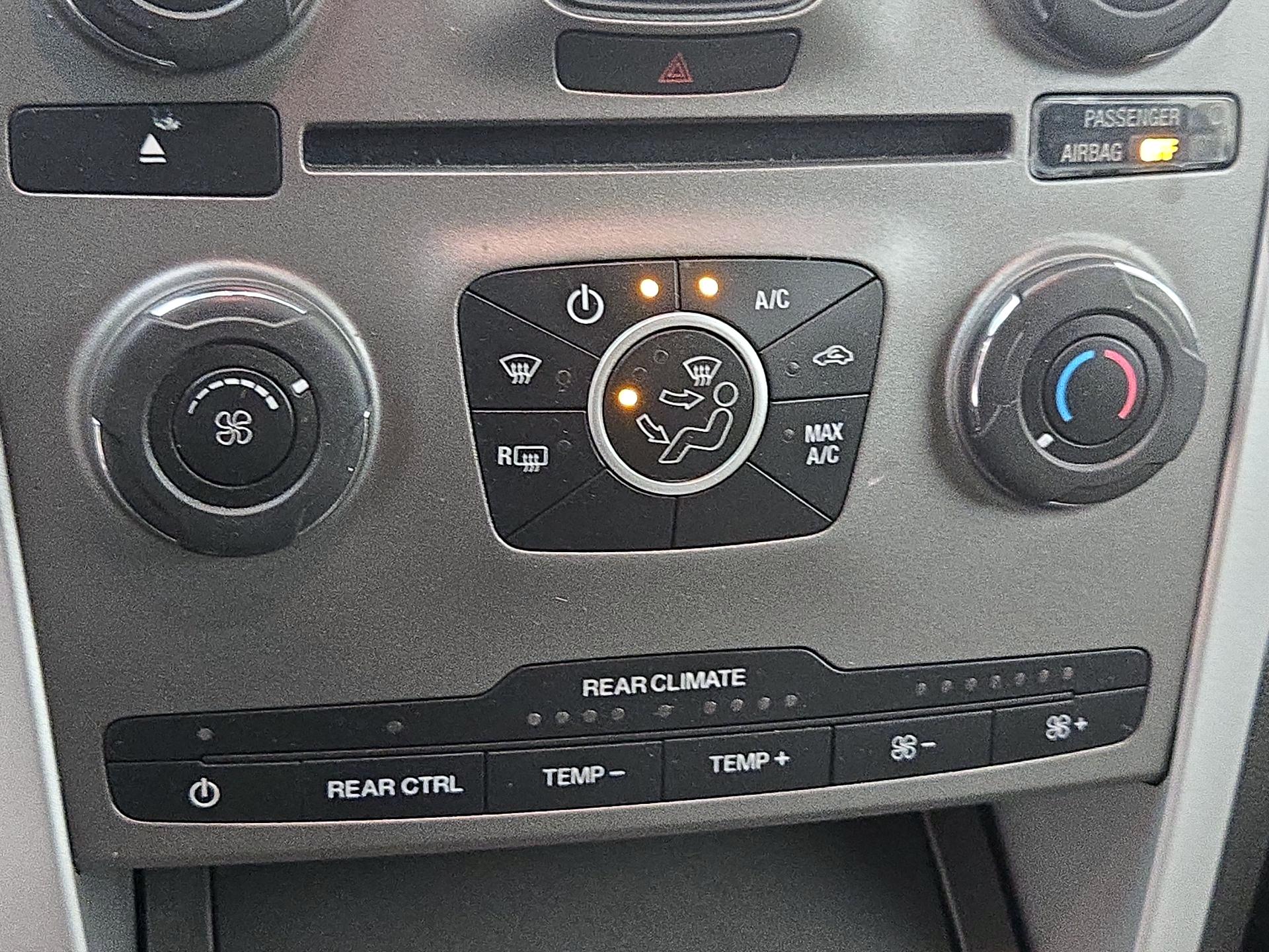 Thumbnail: 2015 Ford Explorer - 15