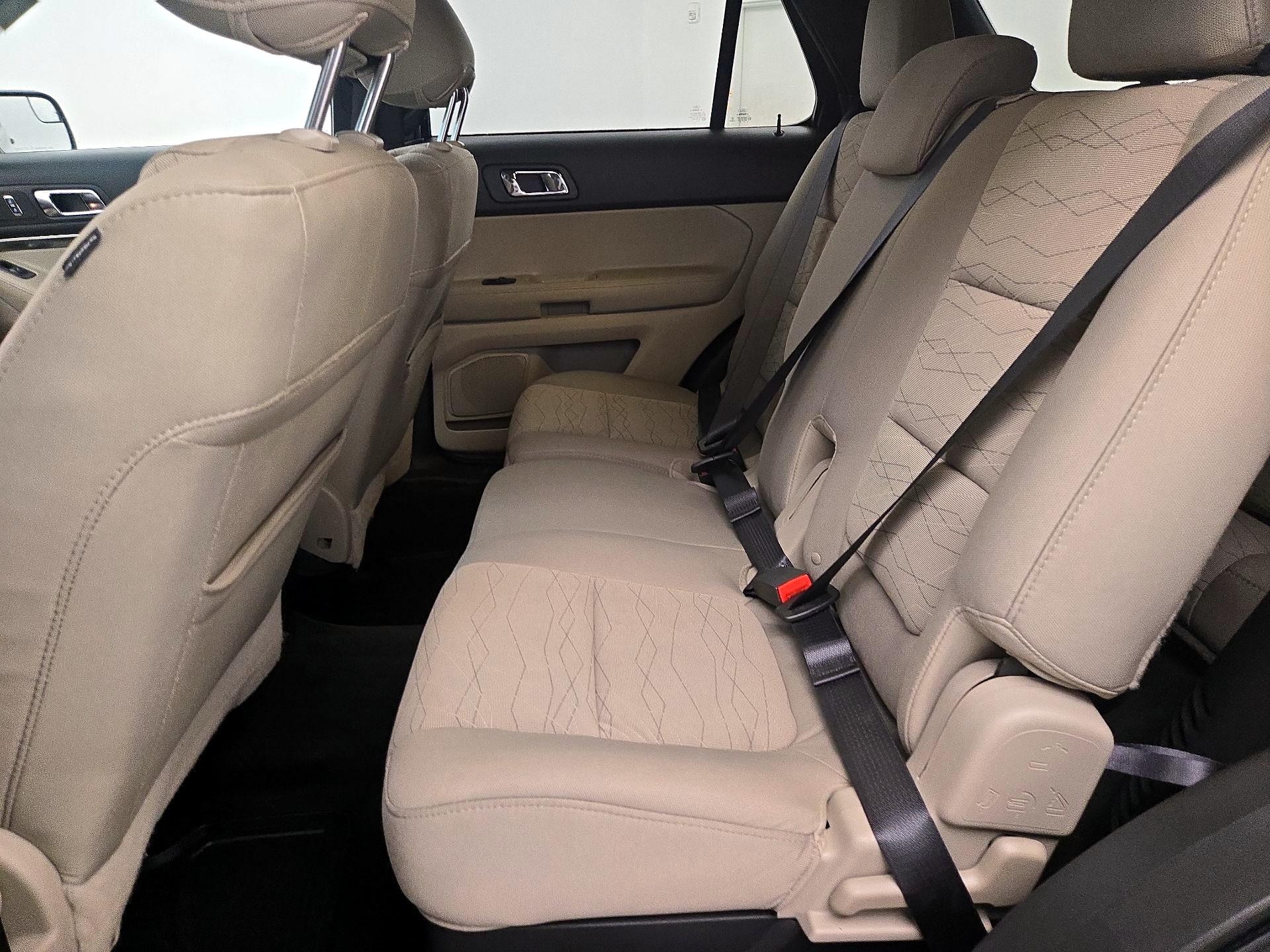 Thumbnail: 2015 Ford Explorer - 18