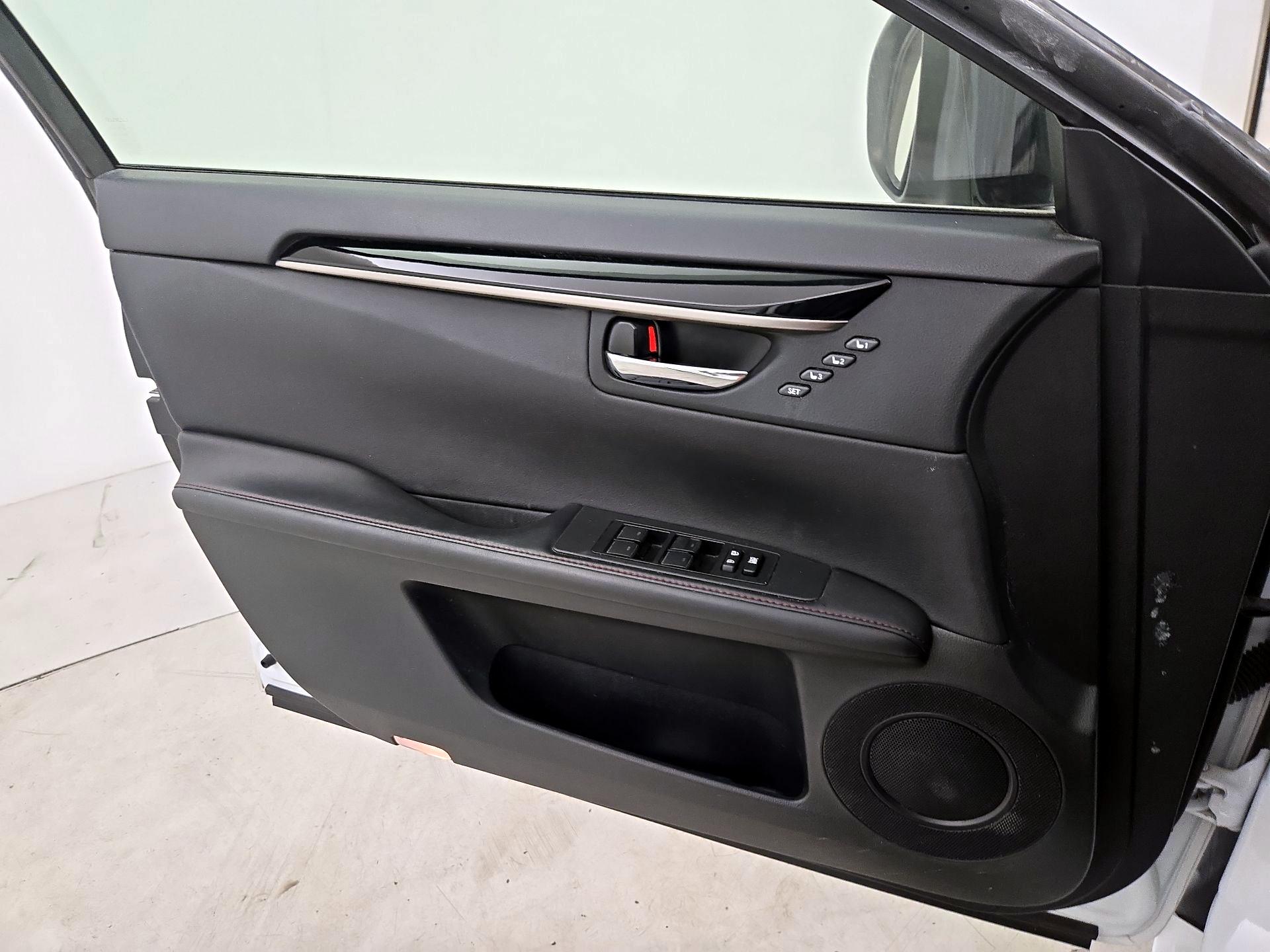 Thumbnail: 2015 Lexus ES - 12
