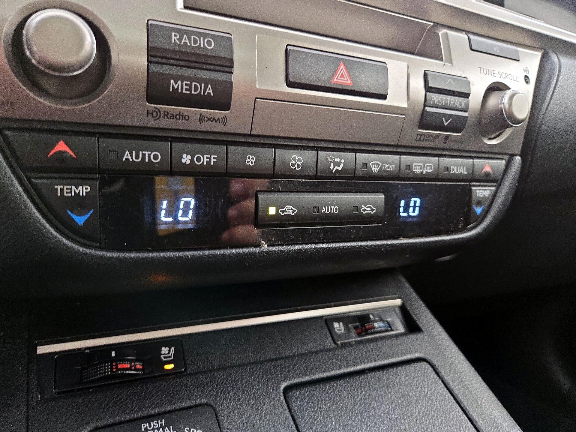 Thumbnail: 2015 Lexus ES - 17