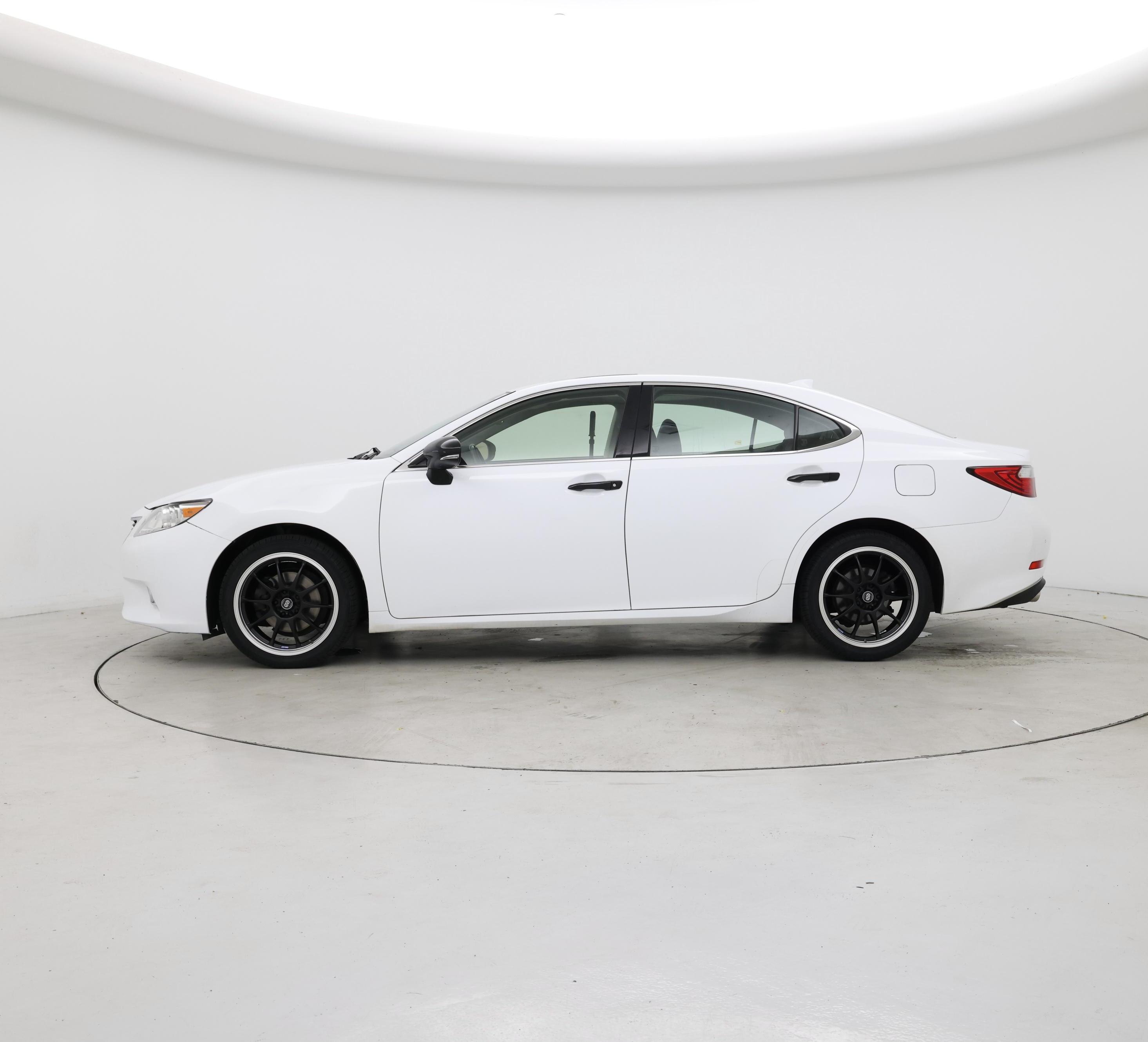 Thumbnail: 2015 Lexus ES - 3