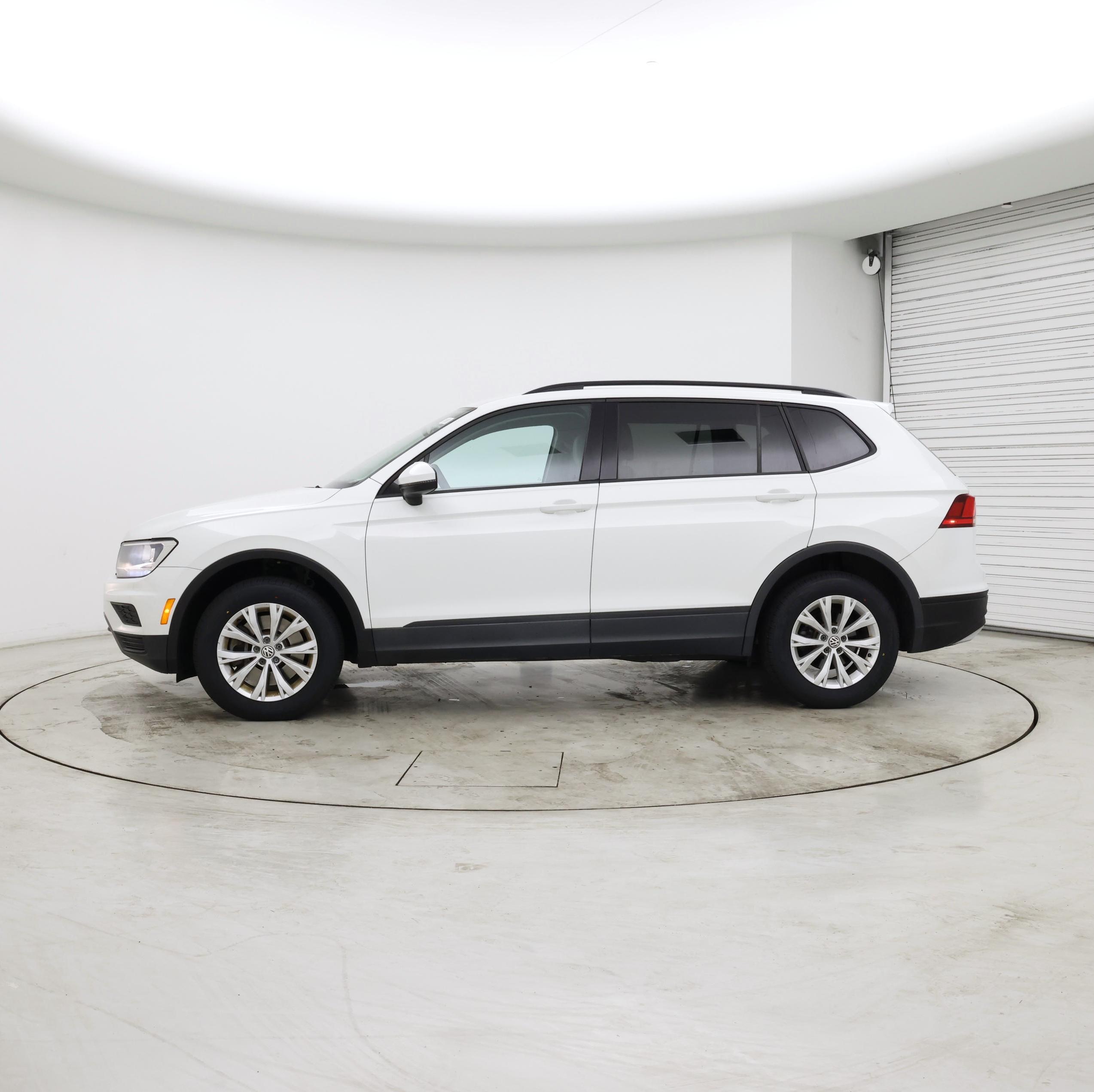 Thumbnail: 2020 Volkswagen Tiguan - 3
