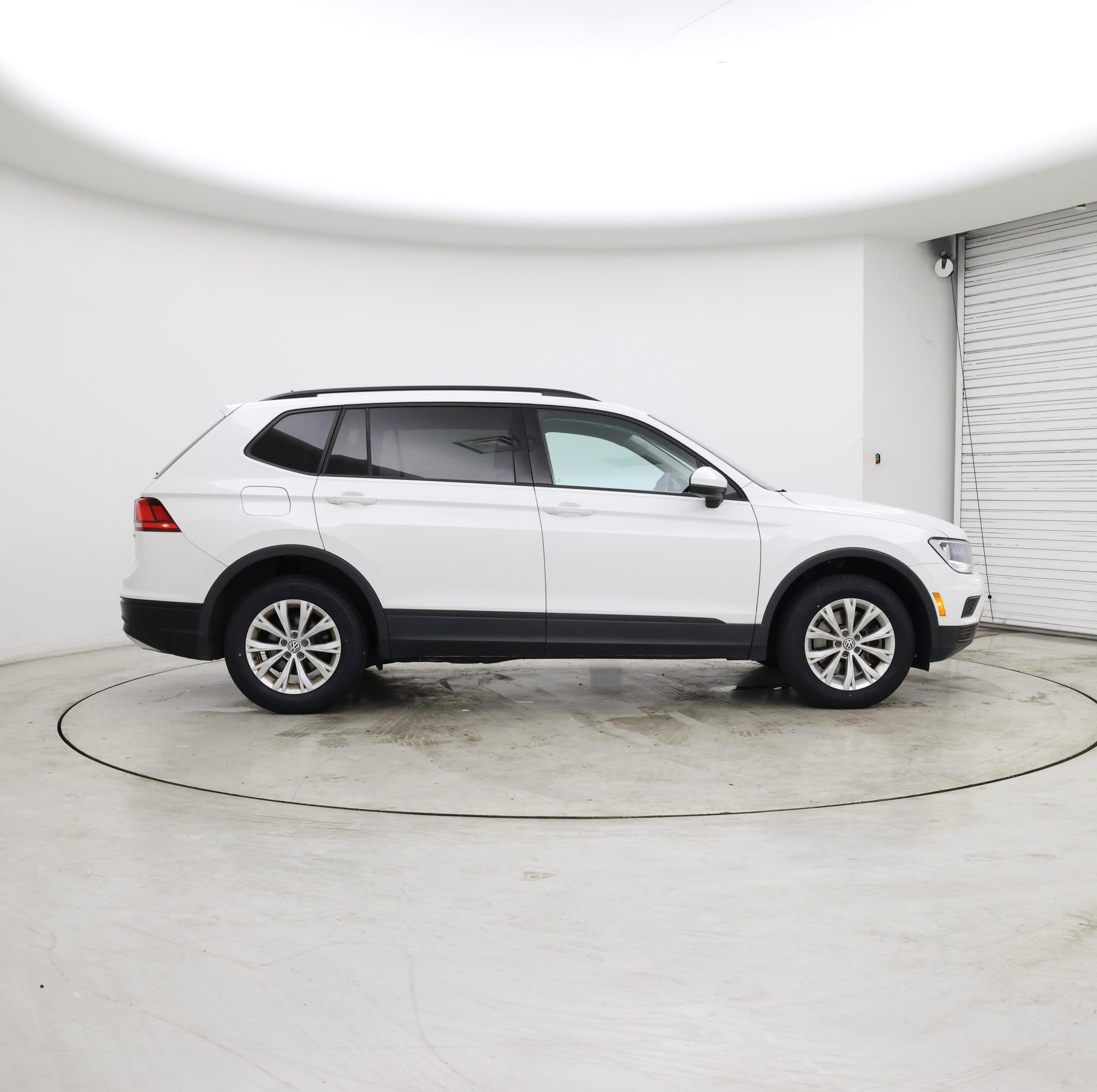 Thumbnail: 2020 Volkswagen Tiguan - 7