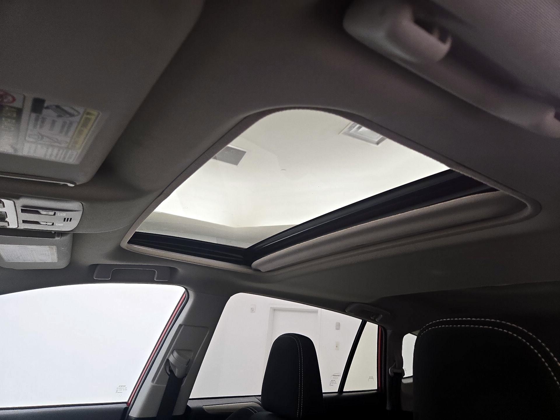 Thumbnail: 2015 Toyota RAV4 - 17