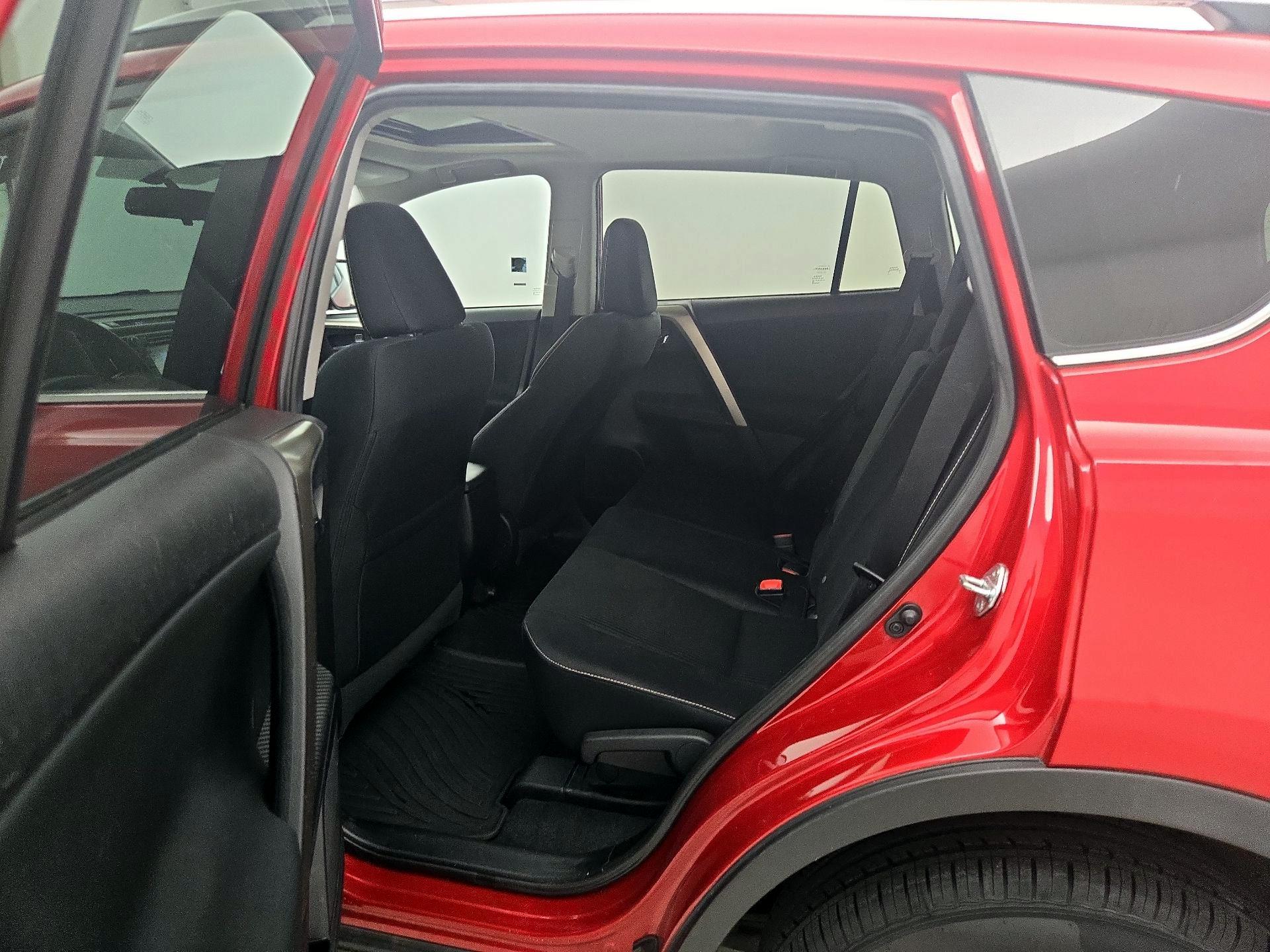 Thumbnail: 2015 Toyota RAV4 - 18