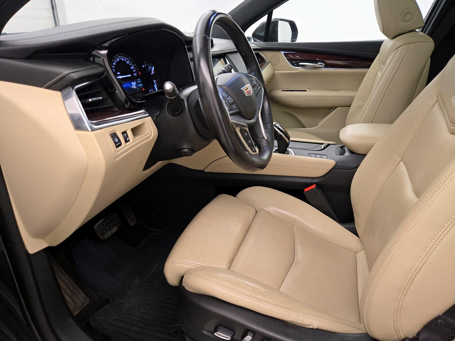Thumbnail: 2017 Cadillac XT5 - 11