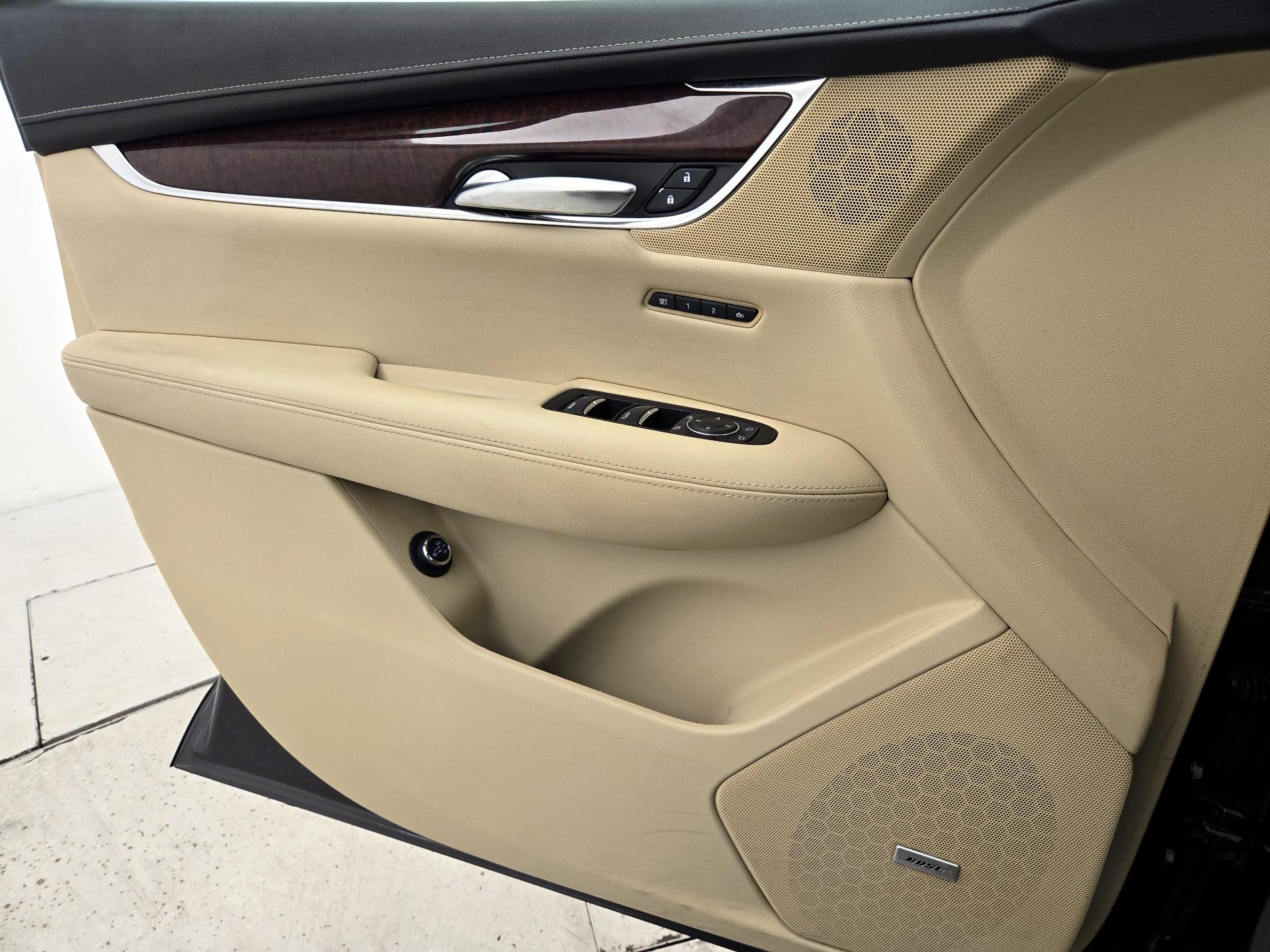 Thumbnail: 2017 Cadillac XT5 - 12