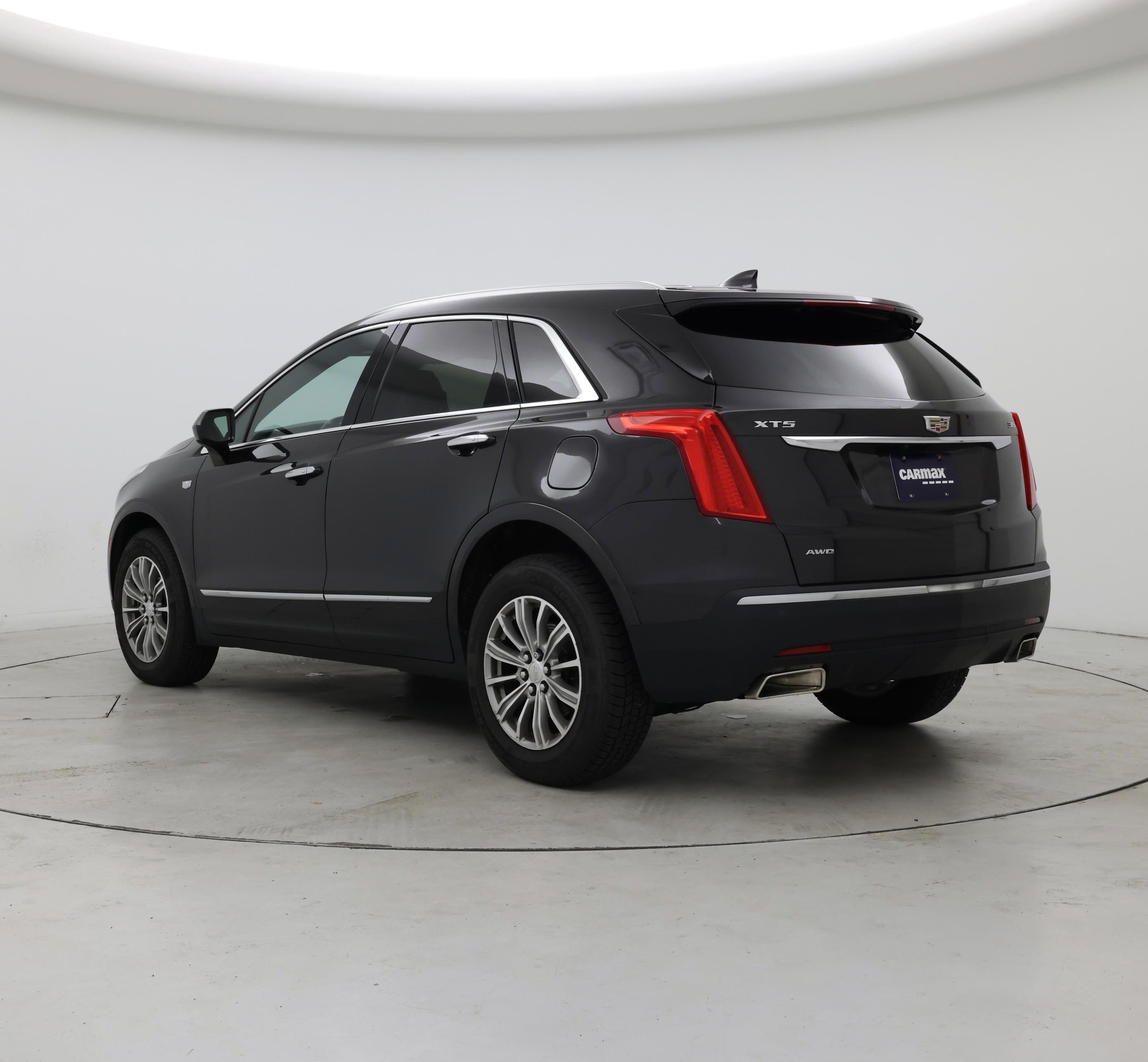 Thumbnail: 2017 Cadillac XT5 - 2