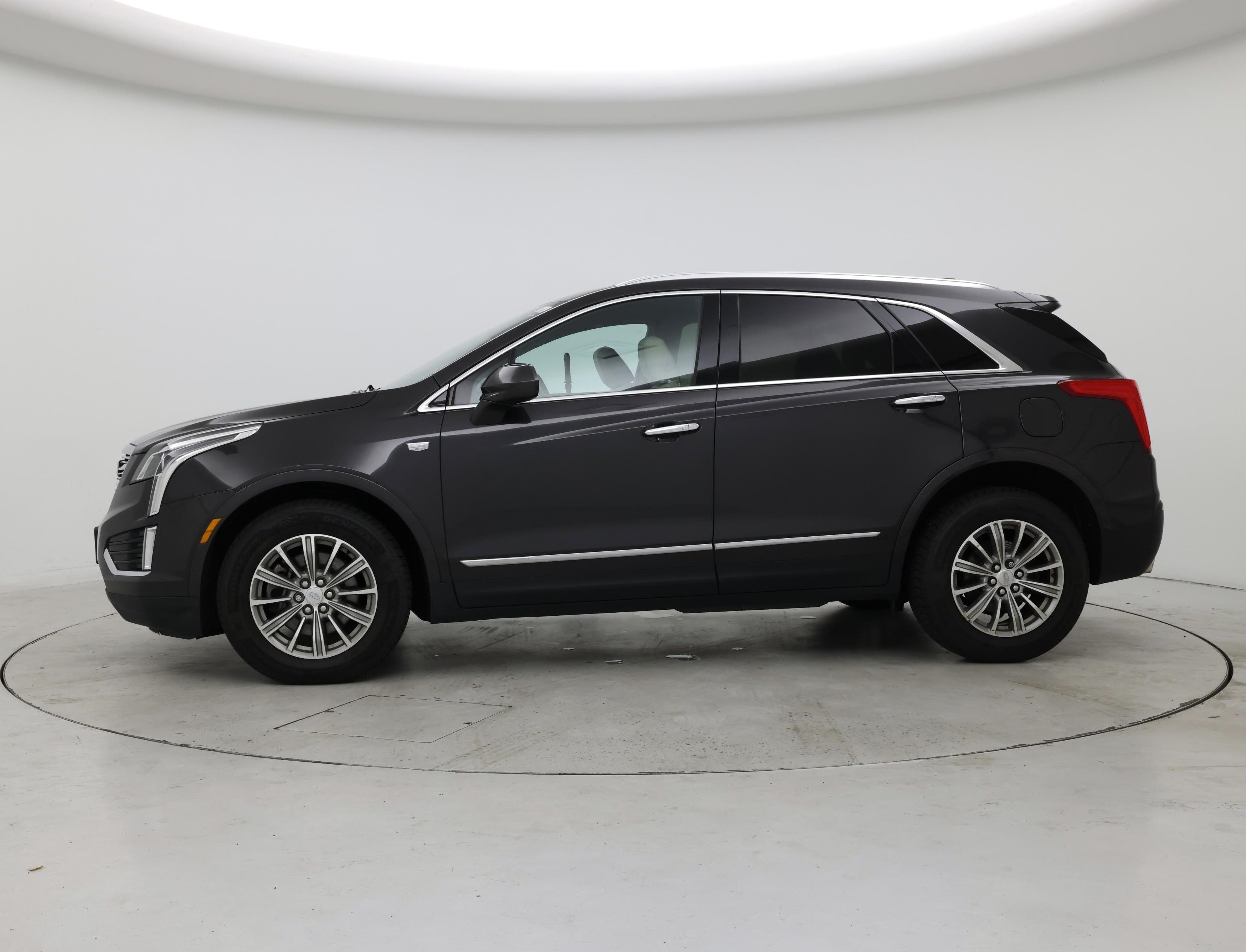 Thumbnail: 2017 Cadillac XT5 - 3