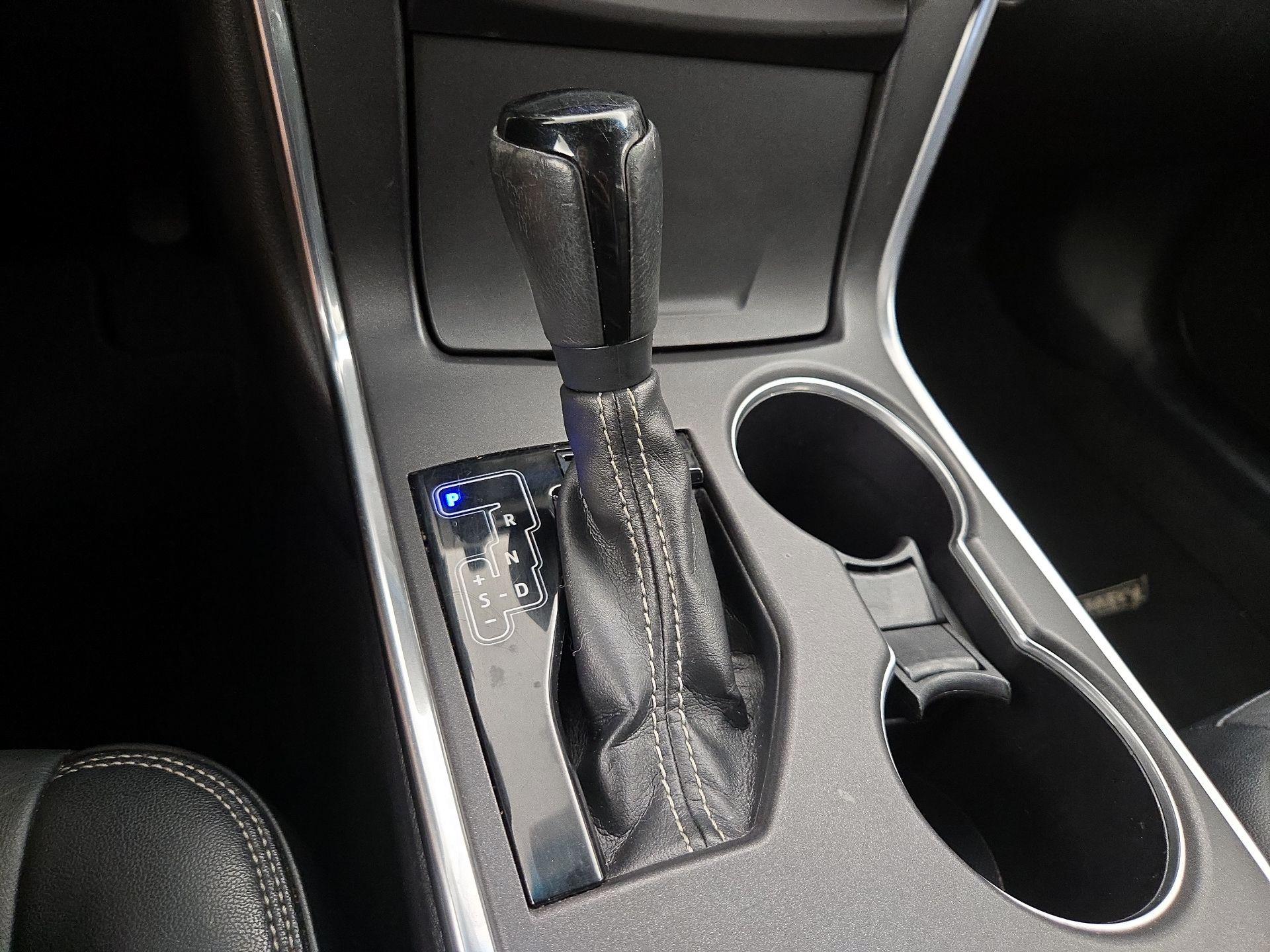Thumbnail: 2015 Toyota Camry - 18