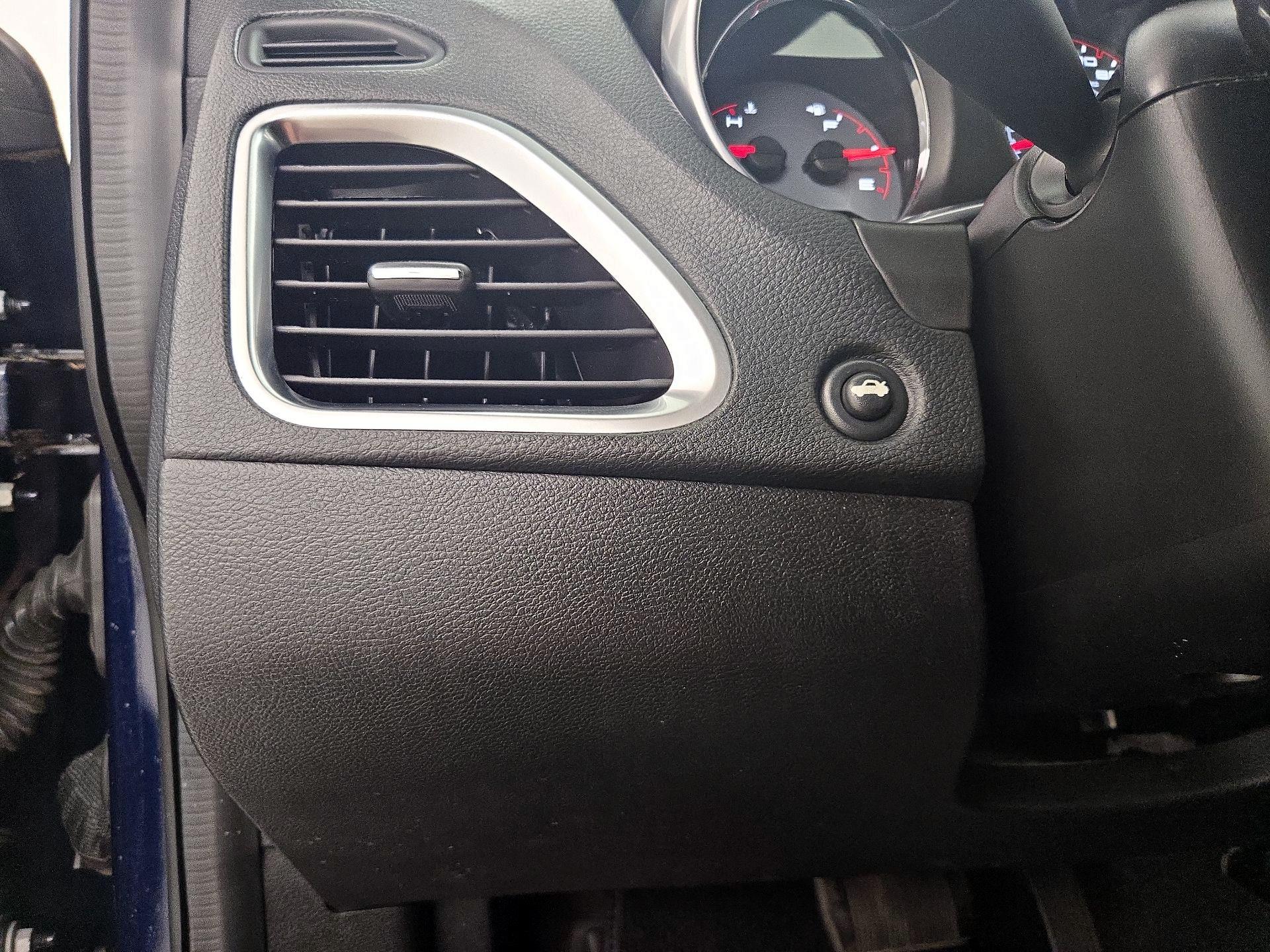 Thumbnail: 2014 Dodge Avenger - 13