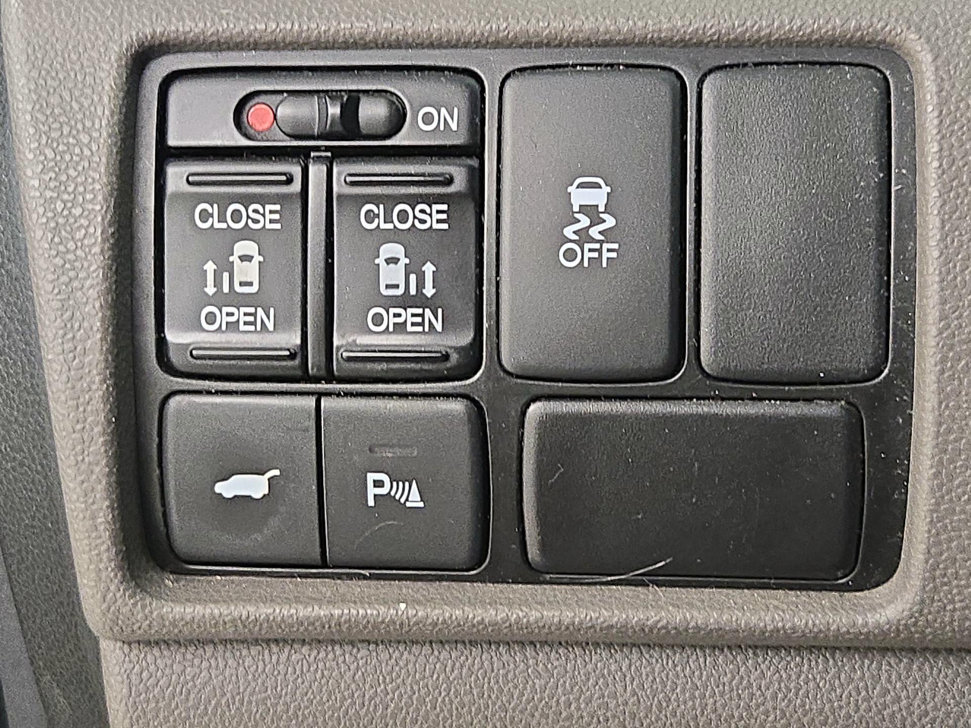 Thumbnail: 2013 Honda Odyssey - 13