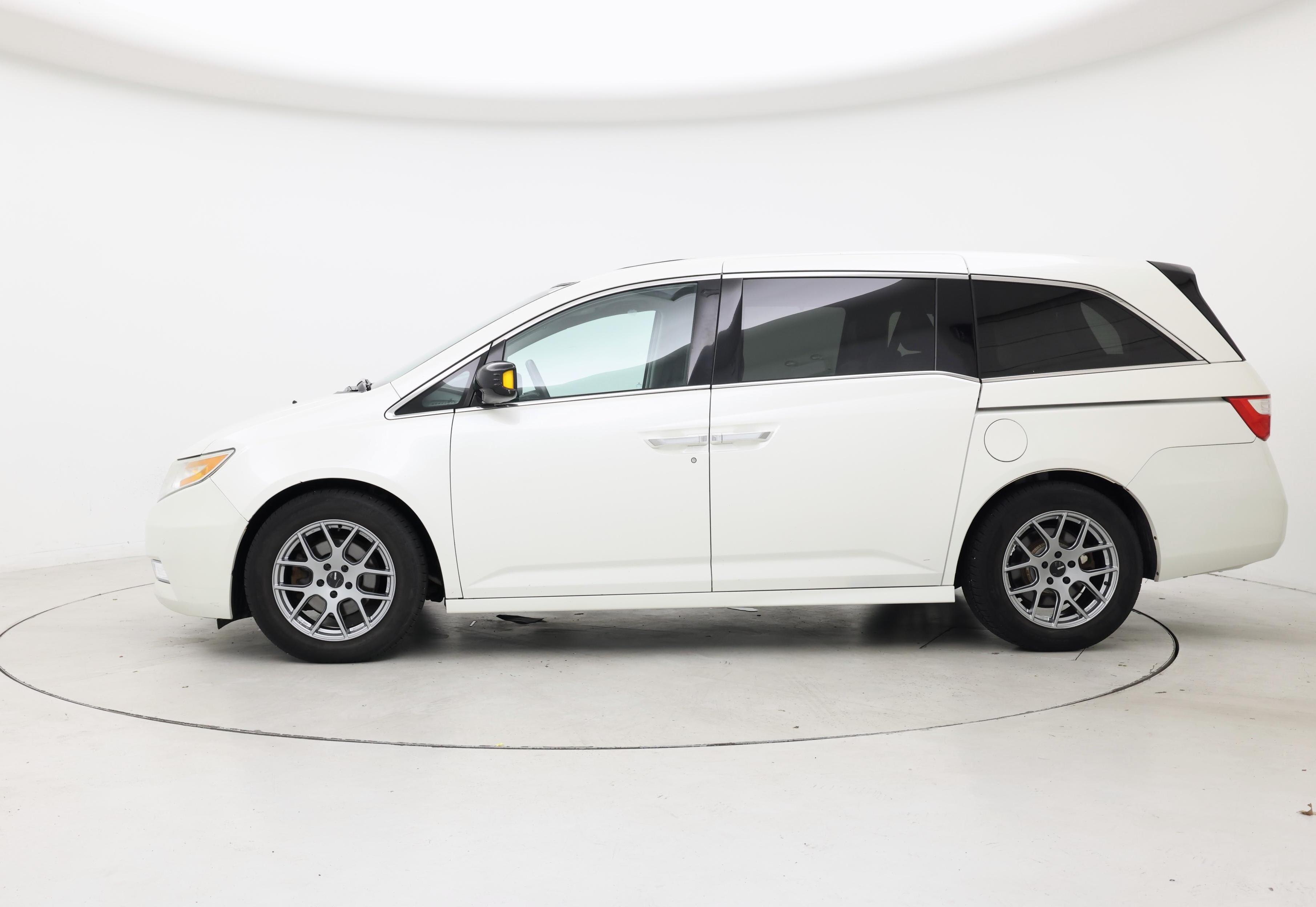 Thumbnail: 2013 Honda Odyssey - 3