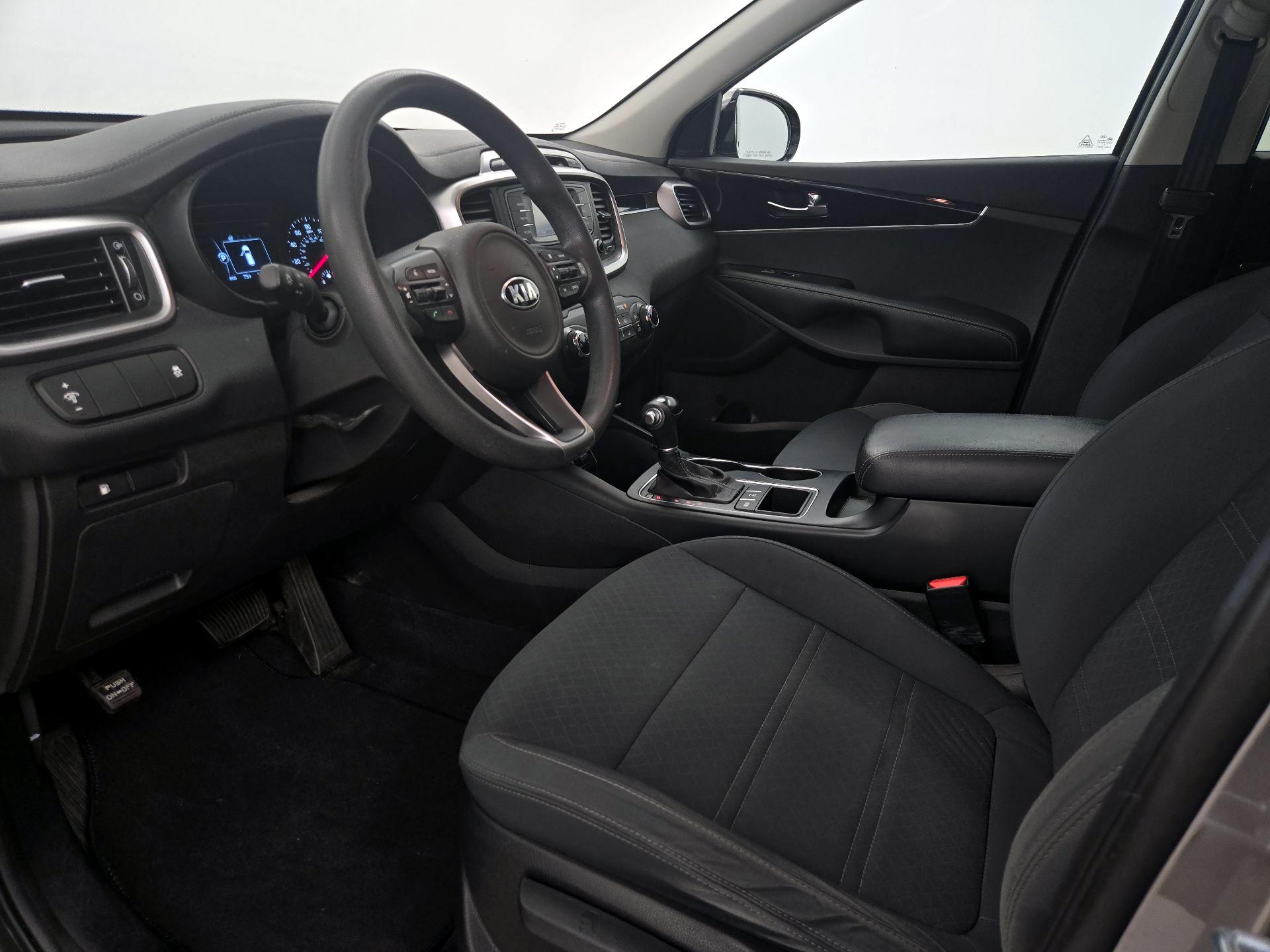 Thumbnail: 2017 Kia Sorento - 11