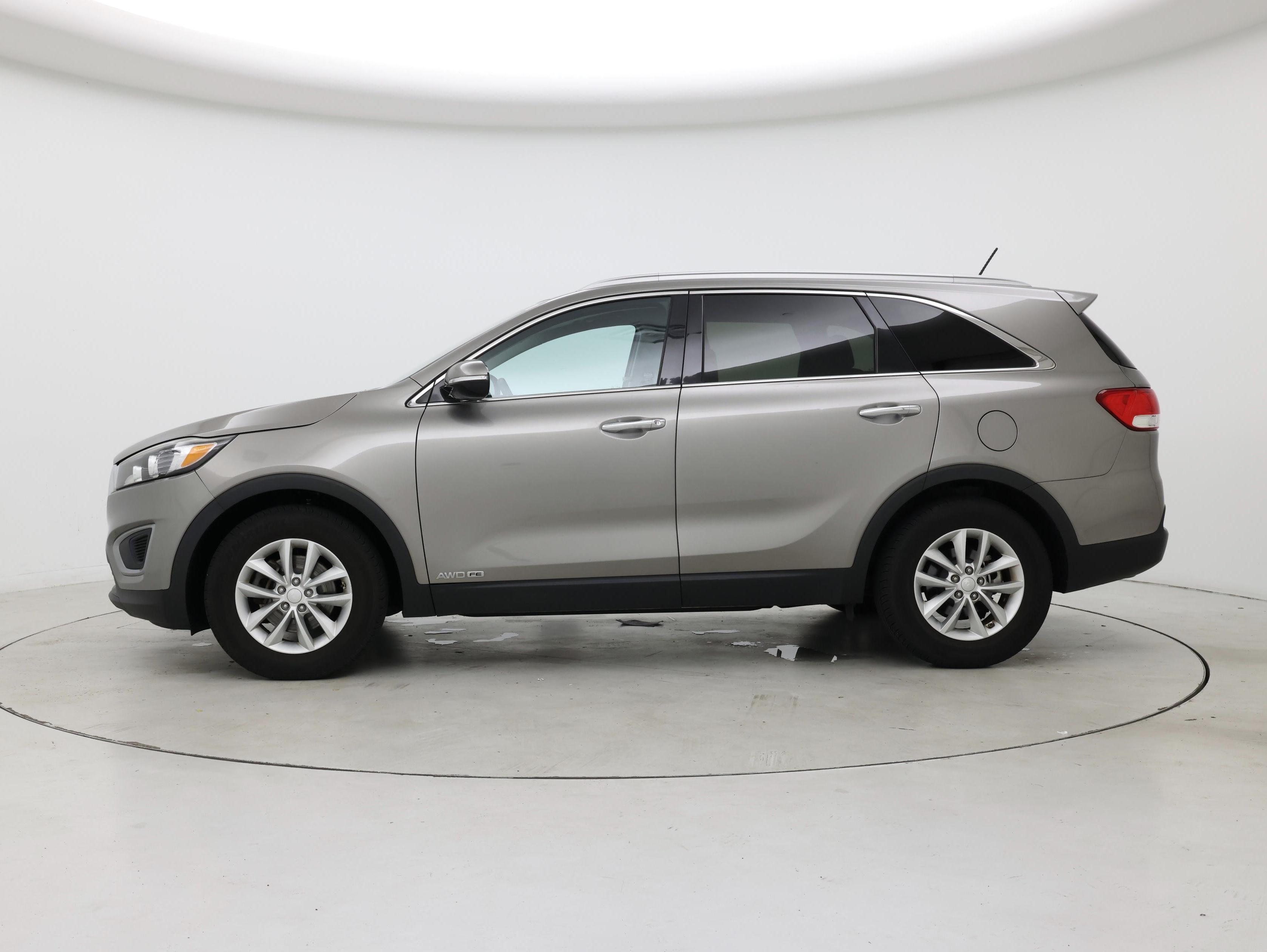 Thumbnail: 2017 Kia Sorento - 3