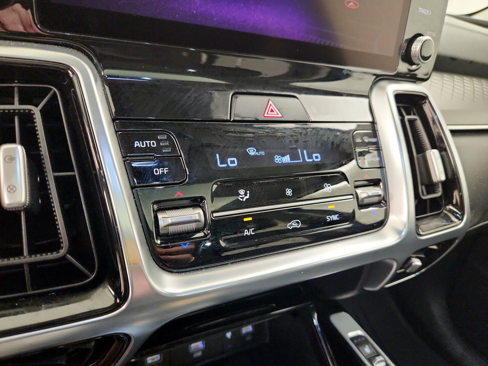 Thumbnail: 2021 Kia Sorento - 17
