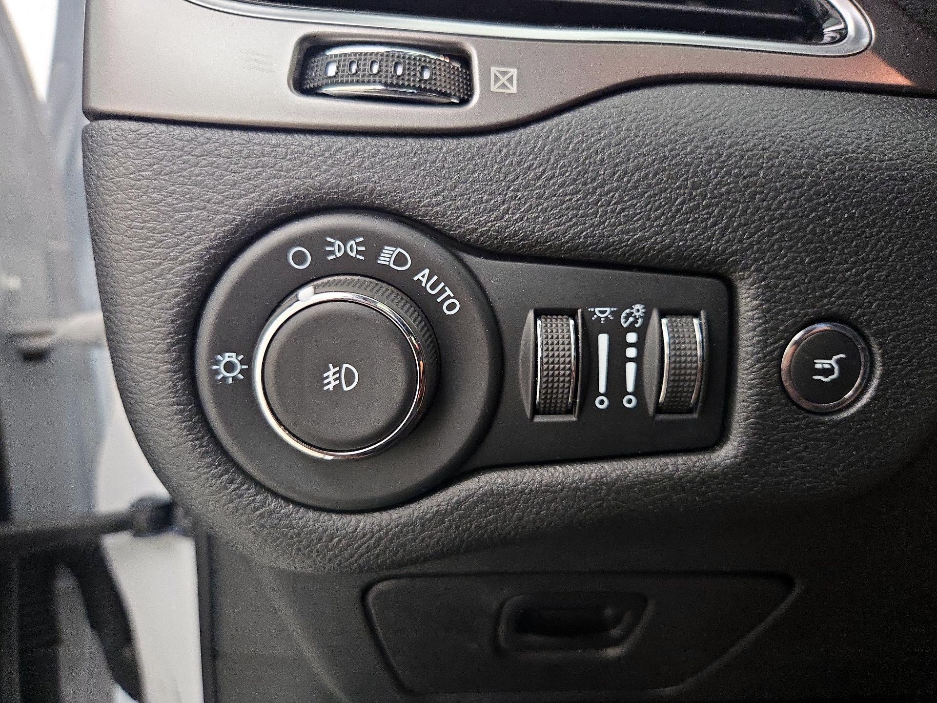 Thumbnail: 2022 Jeep Cherokee - 11