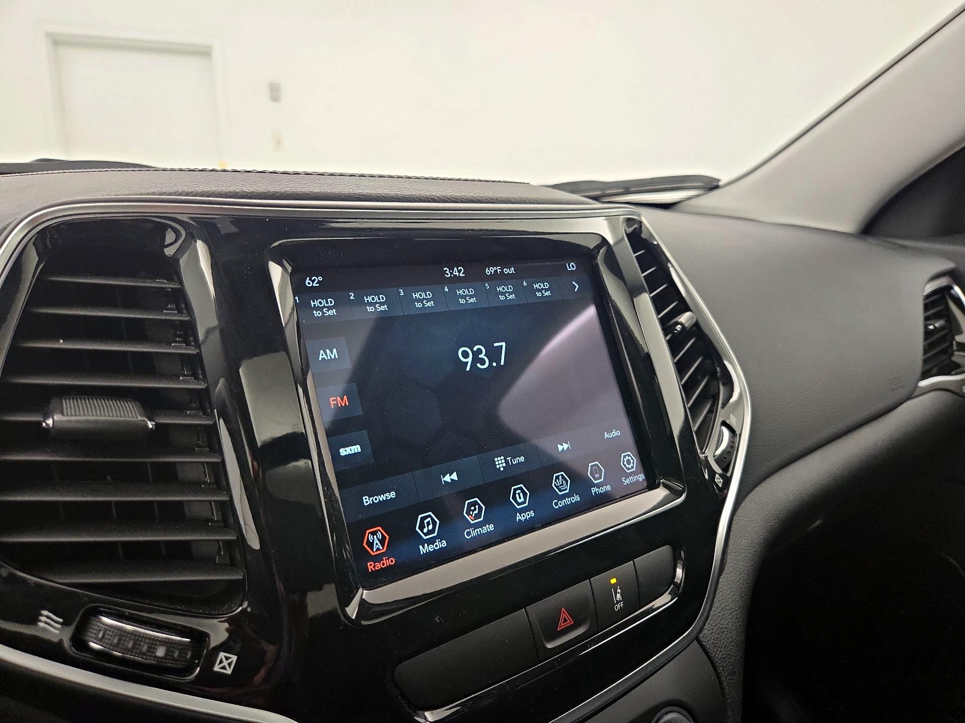 Thumbnail: 2022 Jeep Cherokee - 13