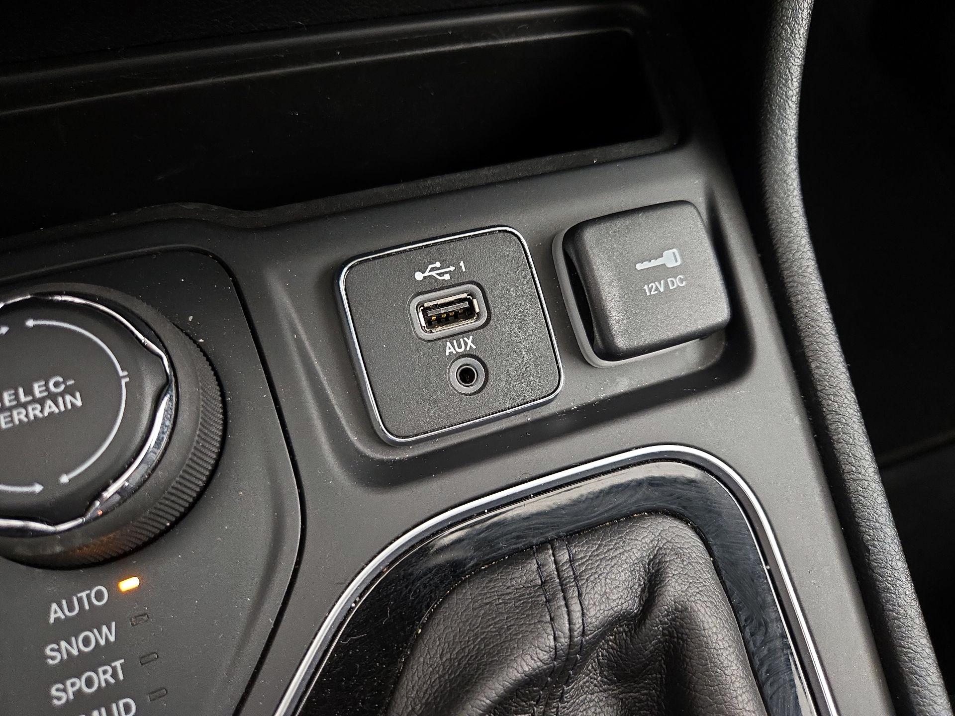 Thumbnail: 2022 Jeep Cherokee - 16