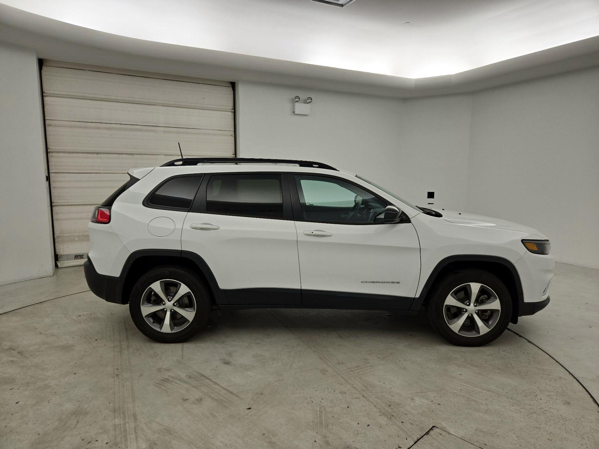 Thumbnail: 2022 Jeep Cherokee - 4