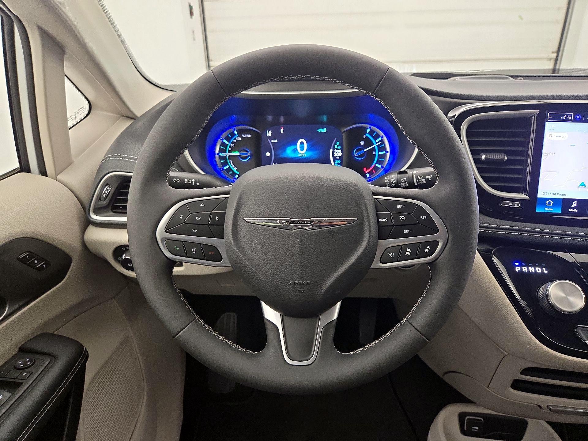 Thumbnail: 2023 Chrysler Pacifica - 10