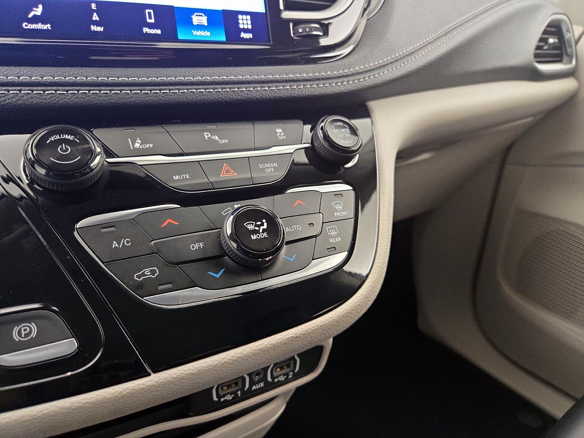 Thumbnail: 2023 Chrysler Pacifica - 17