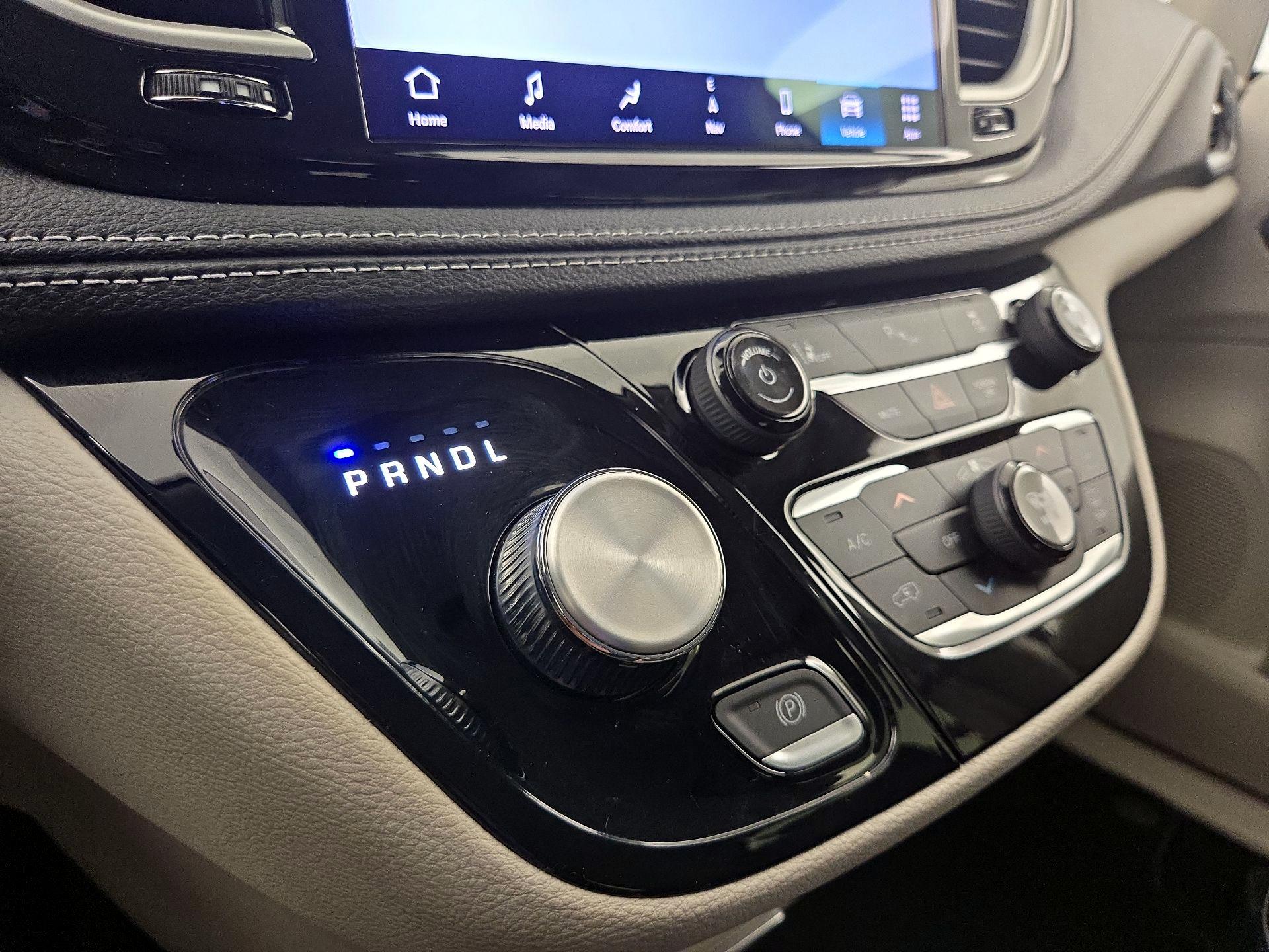 Thumbnail: 2023 Chrysler Pacifica - 18