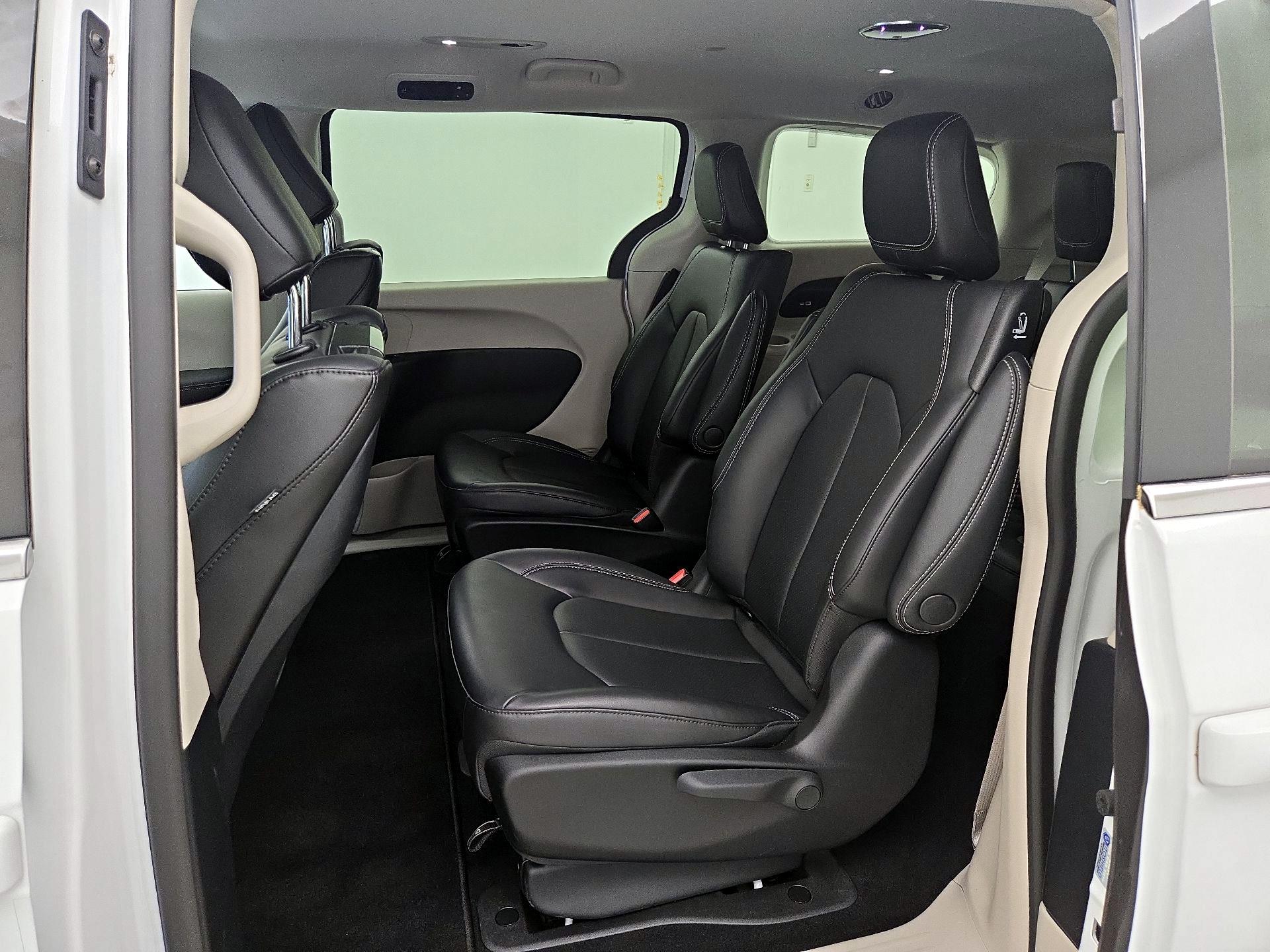 Thumbnail: 2023 Chrysler Pacifica - 20