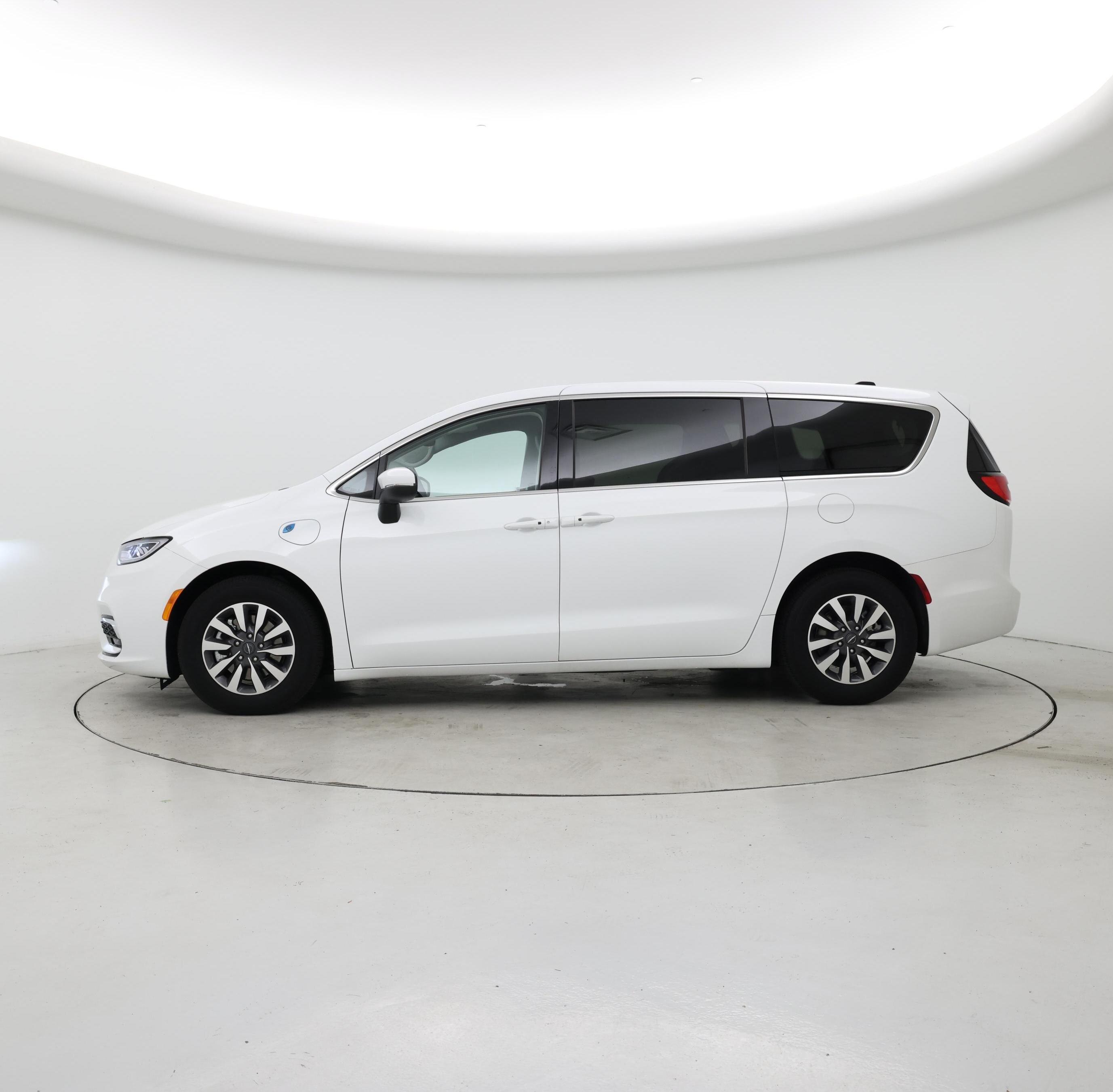 Thumbnail: 2023 Chrysler Pacifica - 3