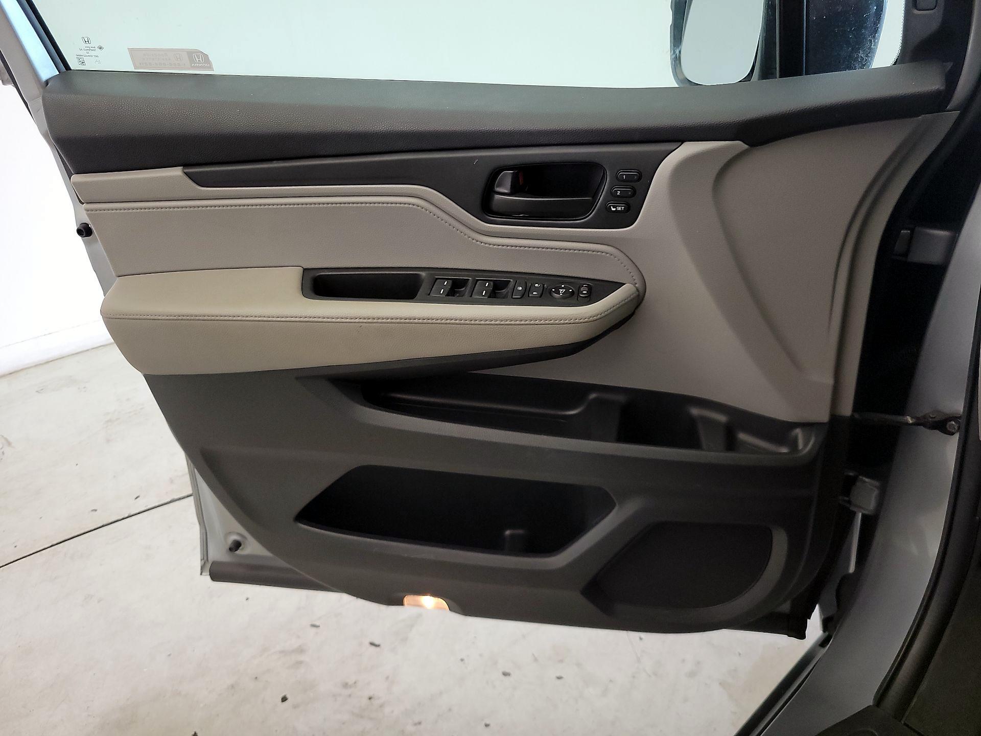 Thumbnail: 2019 Honda Odyssey - 12