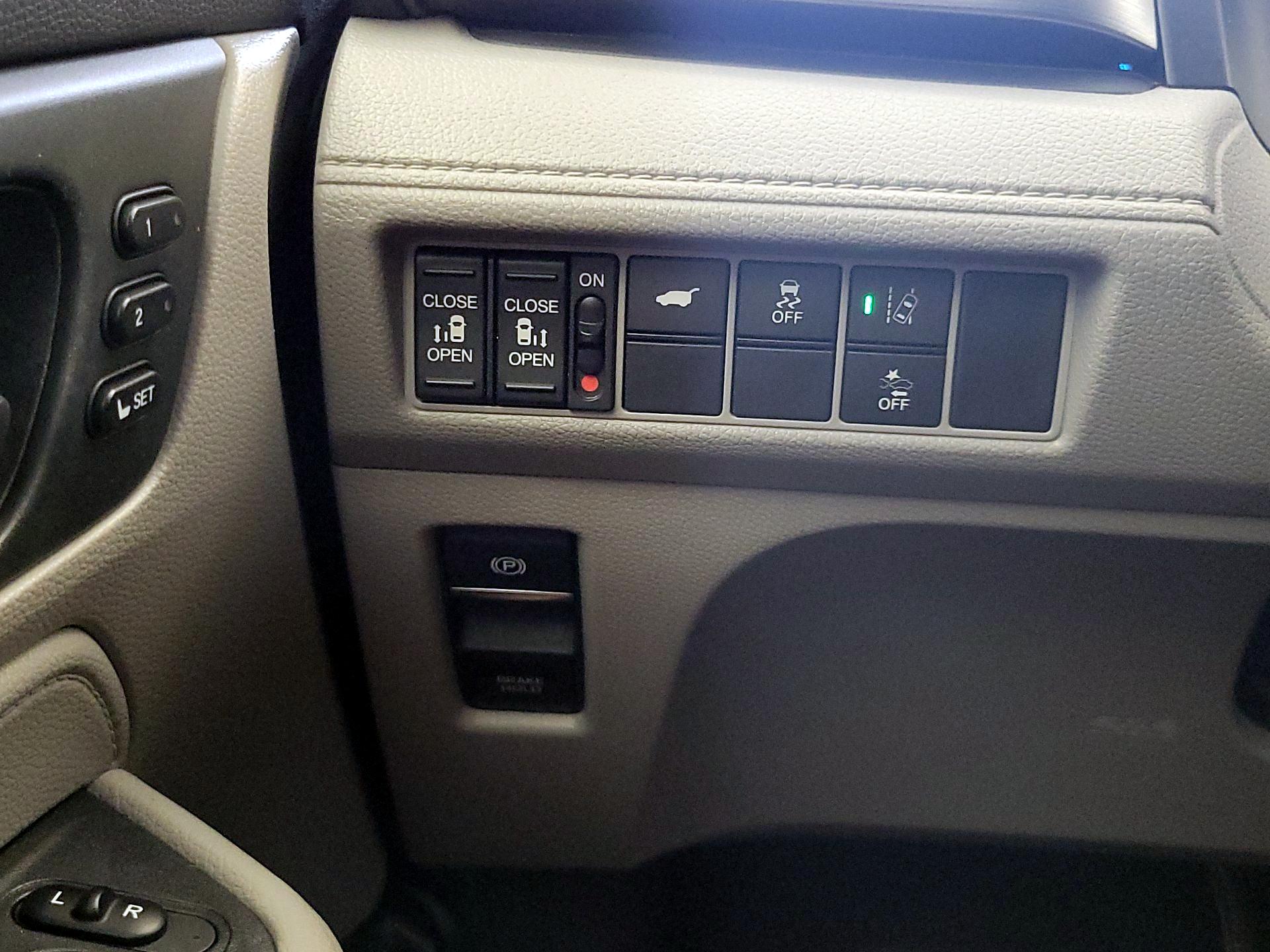 Thumbnail: 2019 Honda Odyssey - 13