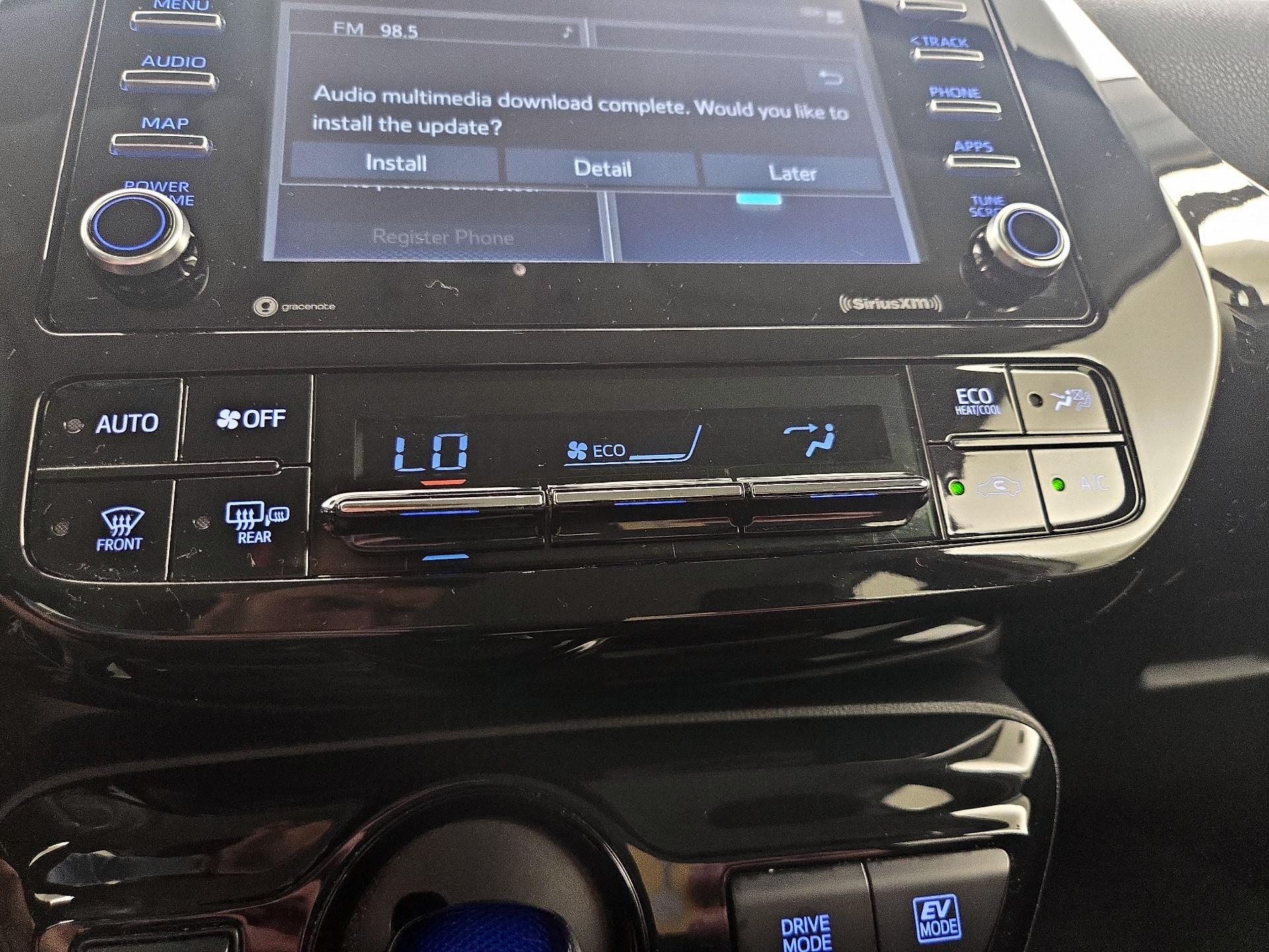 Thumbnail: 2022 Toyota Prius - 16