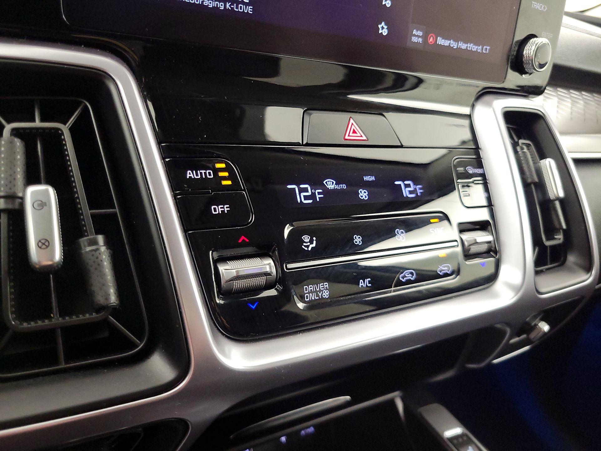 Thumbnail: 2023 Kia Sorento - 16