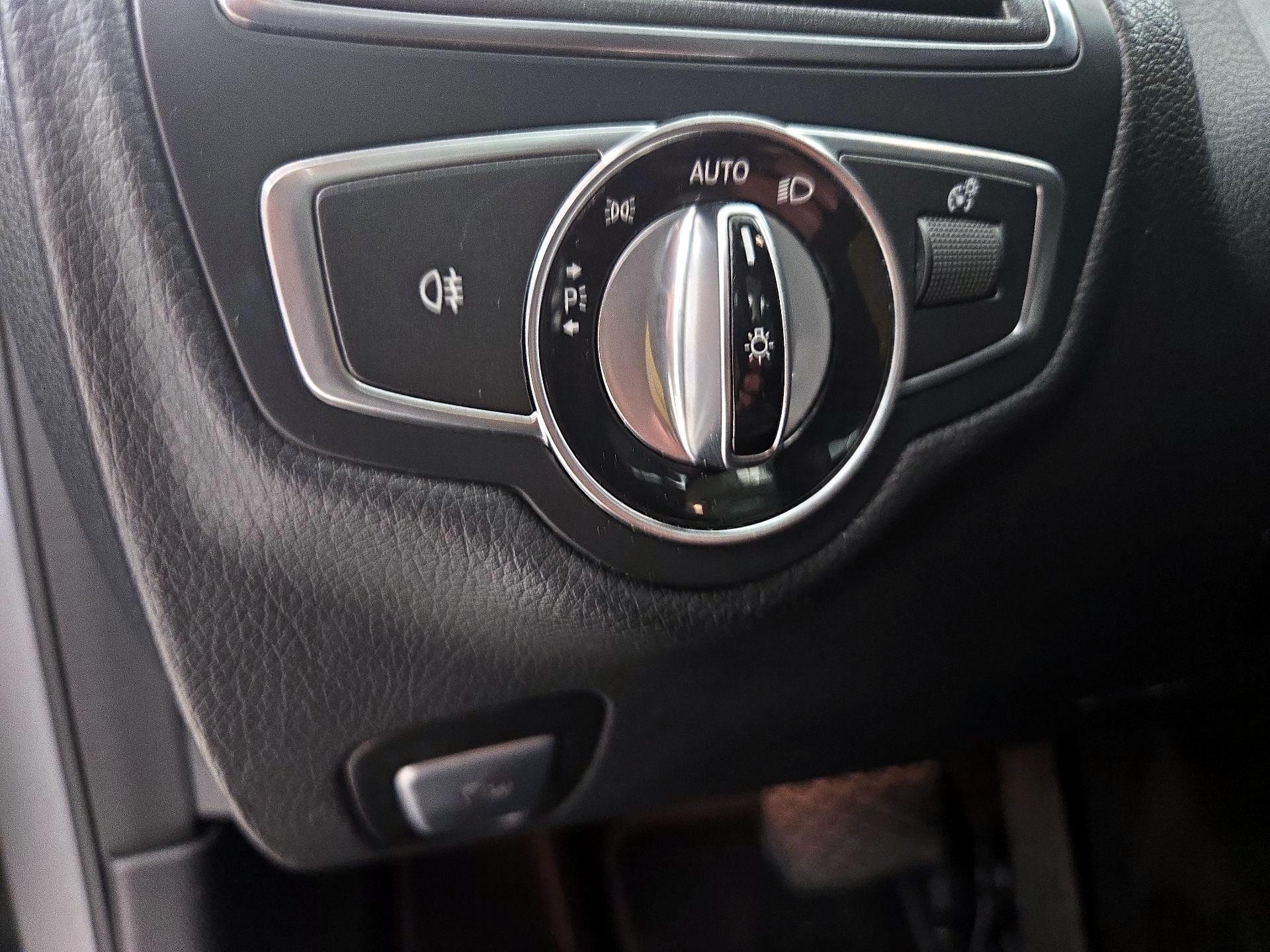 Thumbnail: 2016 Mercedes-Benz C-Class - 13