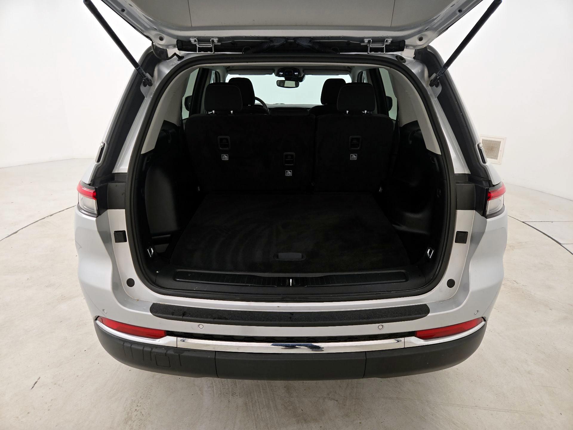 Thumbnail: 2023 Jeep Grand Cherokee - 20