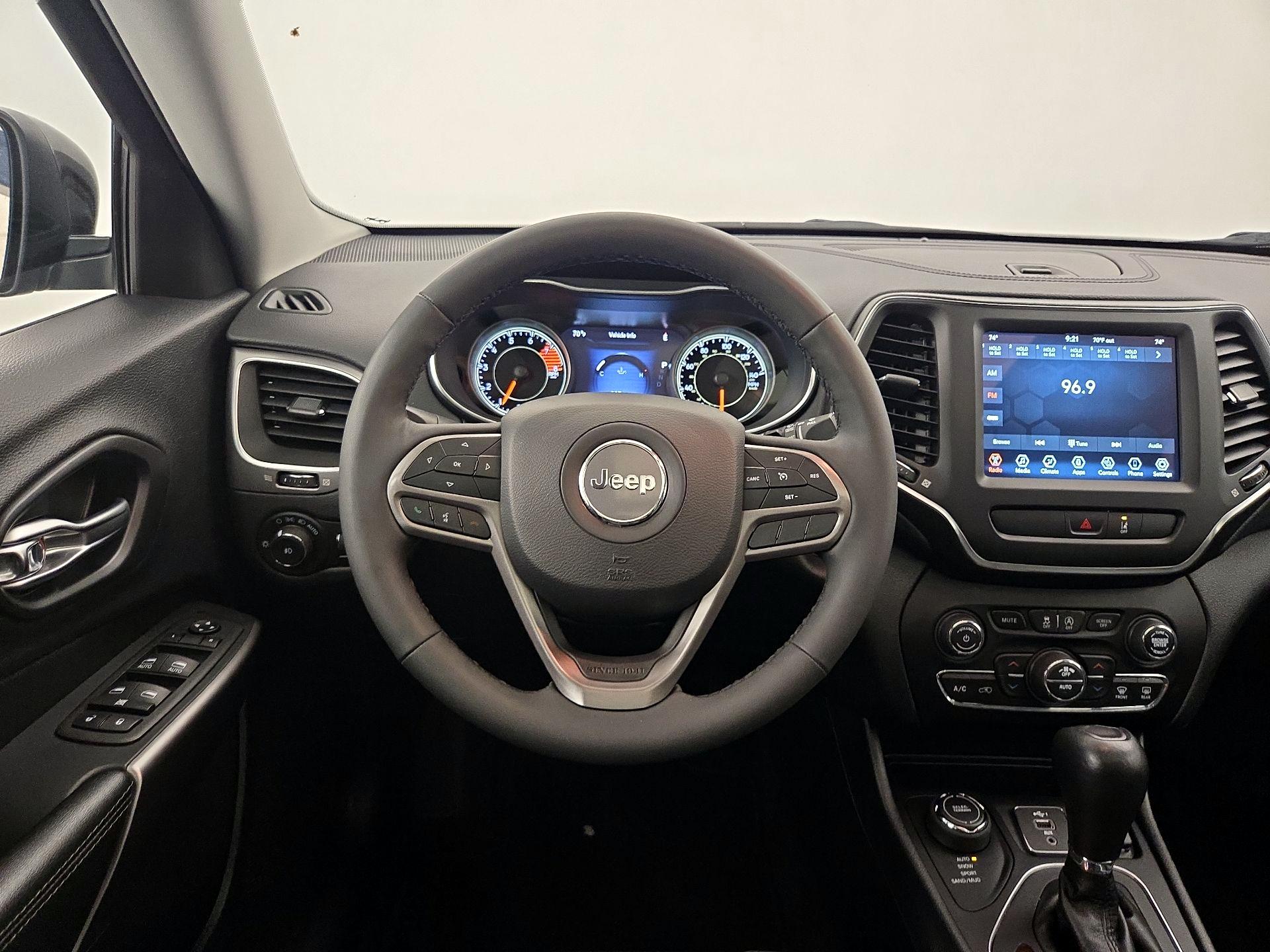 Thumbnail: 2022 Jeep Cherokee - 10