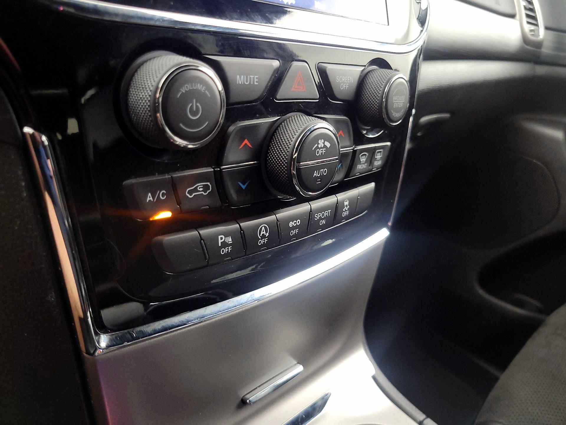 Thumbnail: 2020 Jeep Grand Cherokee - 17