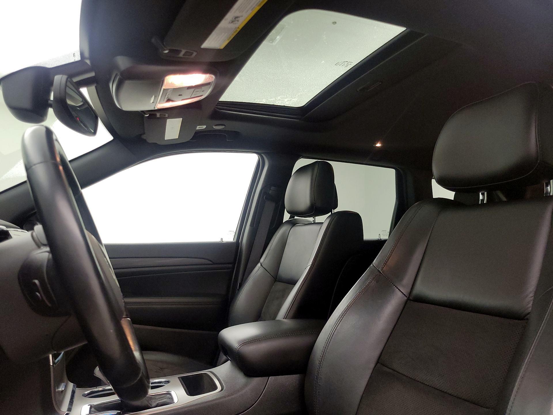 Thumbnail: 2020 Jeep Grand Cherokee - 20