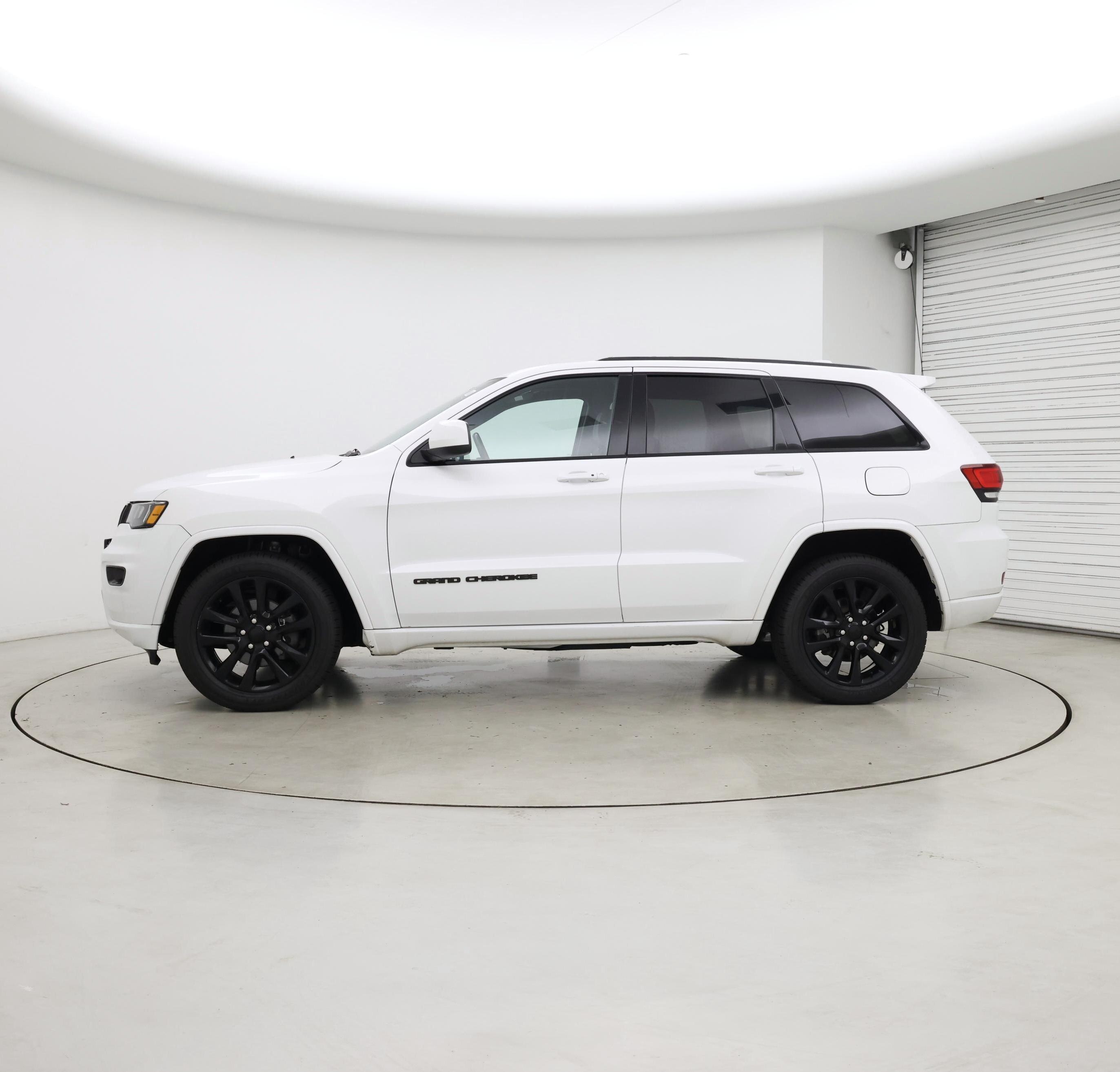 Thumbnail: 2020 Jeep Grand Cherokee - 3
