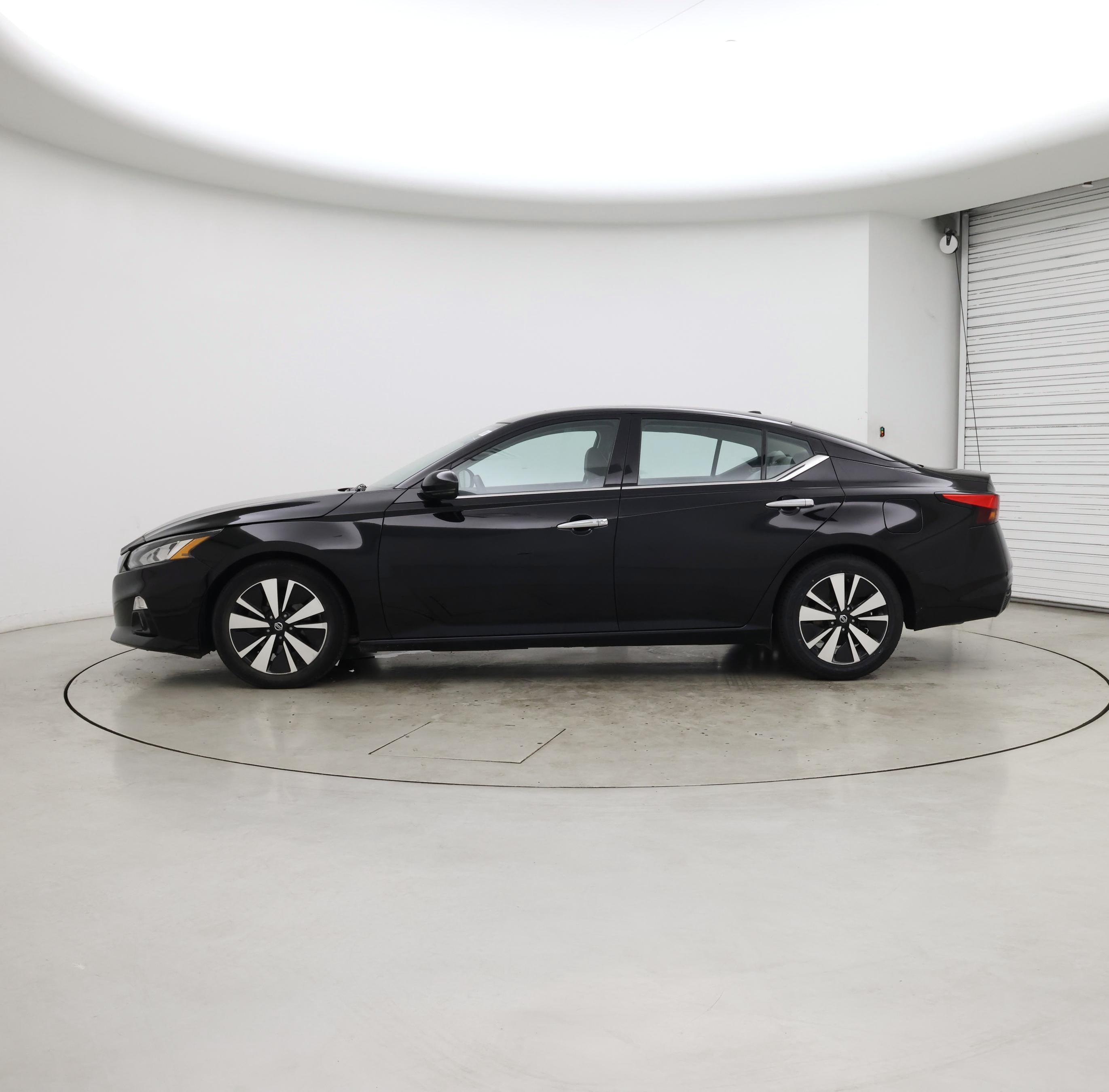 Thumbnail: 2020 Nissan Altima - 3
